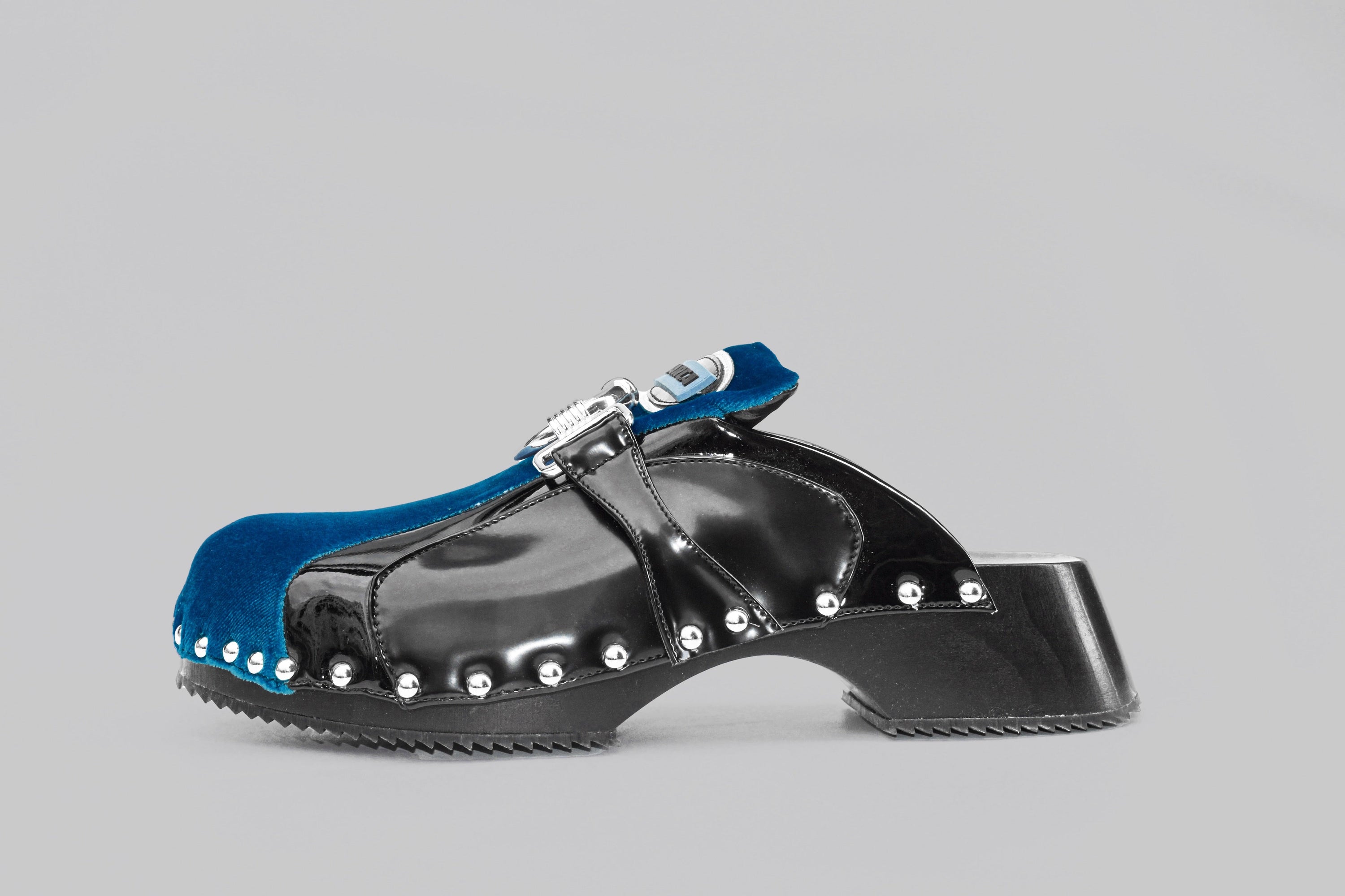Ss23 beetle clog blue/black