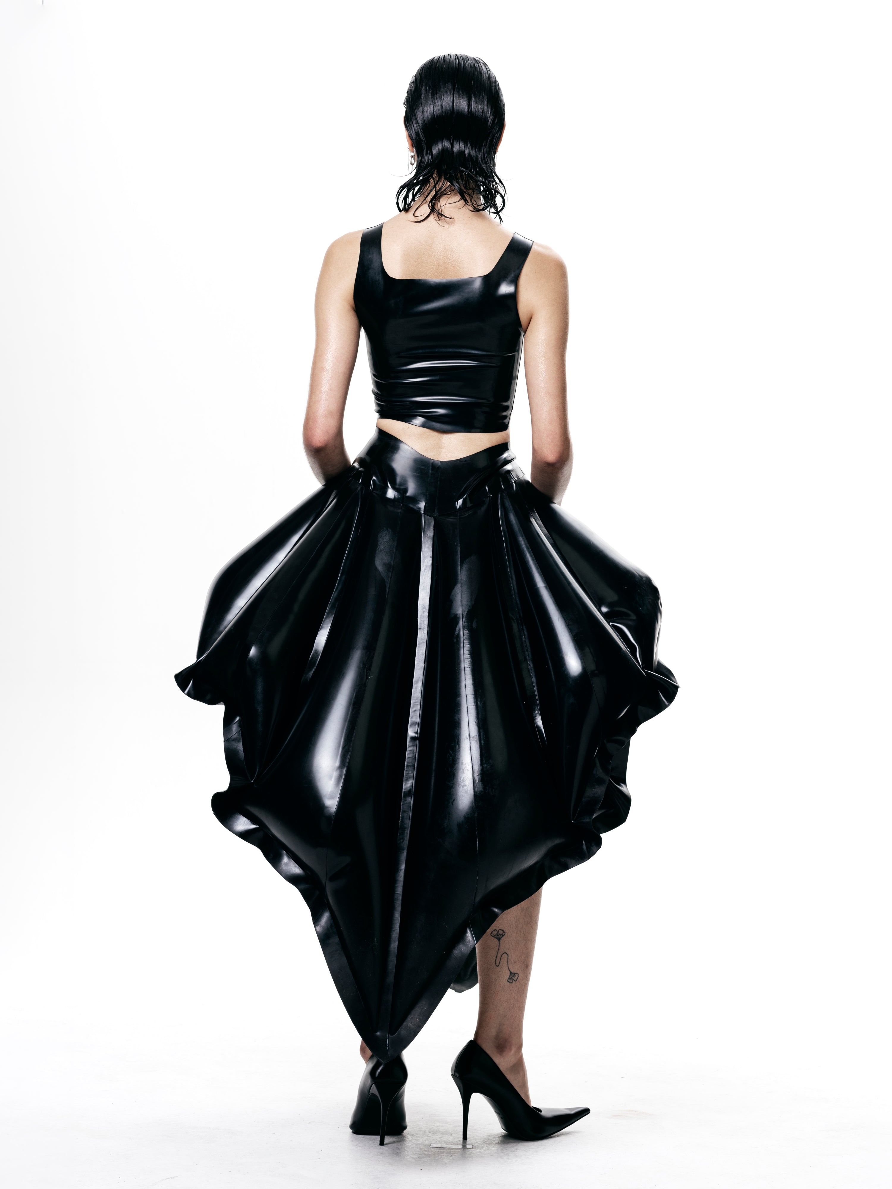 Black v-waisted inflatable midi skirt | shell skirt