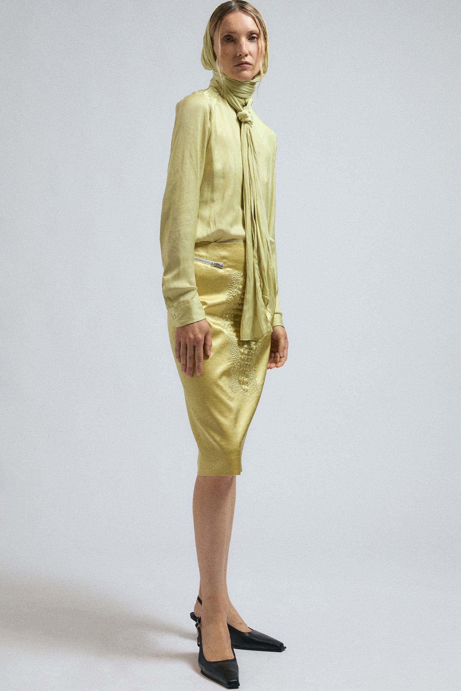 Bow shirt canary