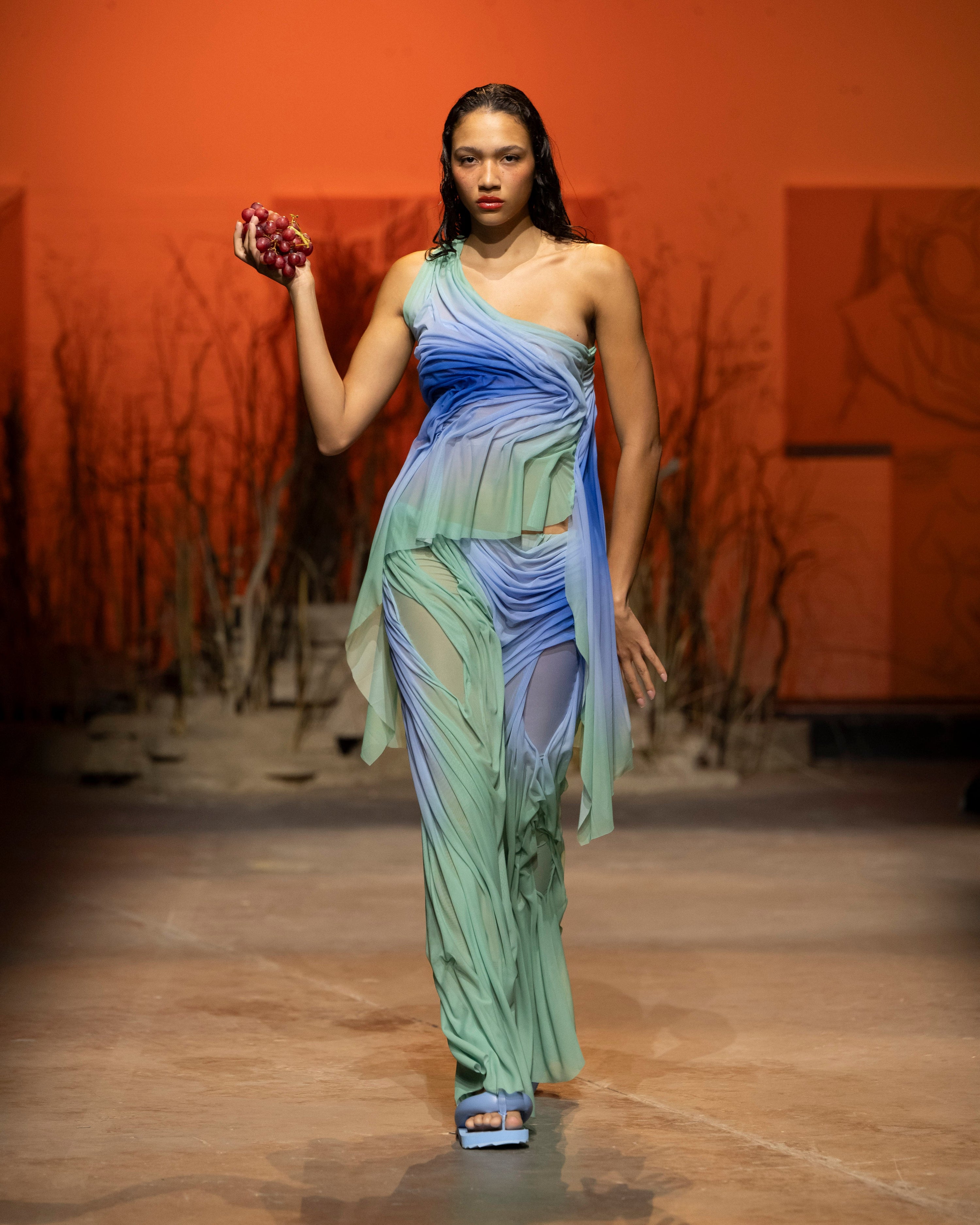 Wetlook one-shoulder gradient top