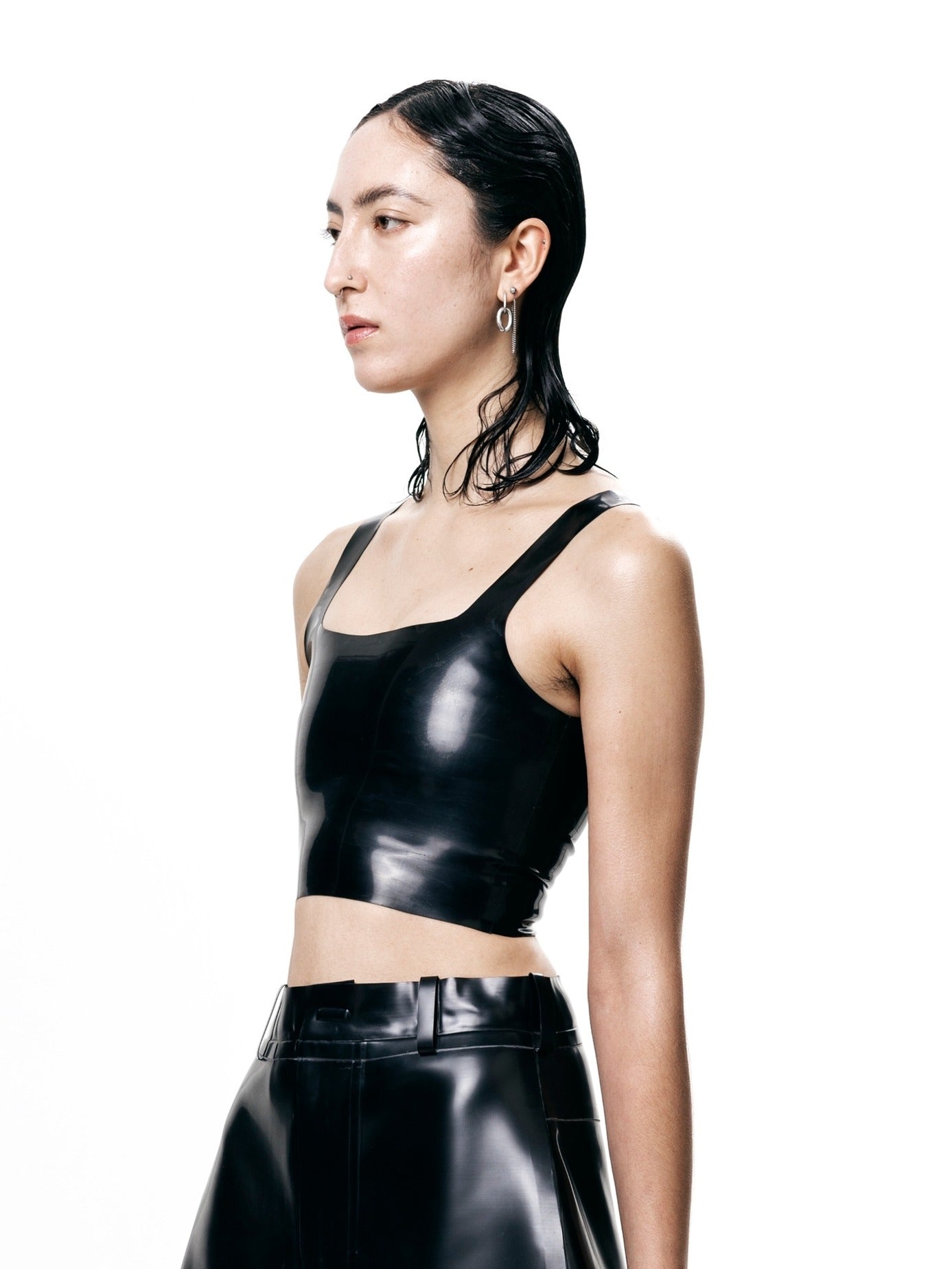 Black cropped fitted tank top