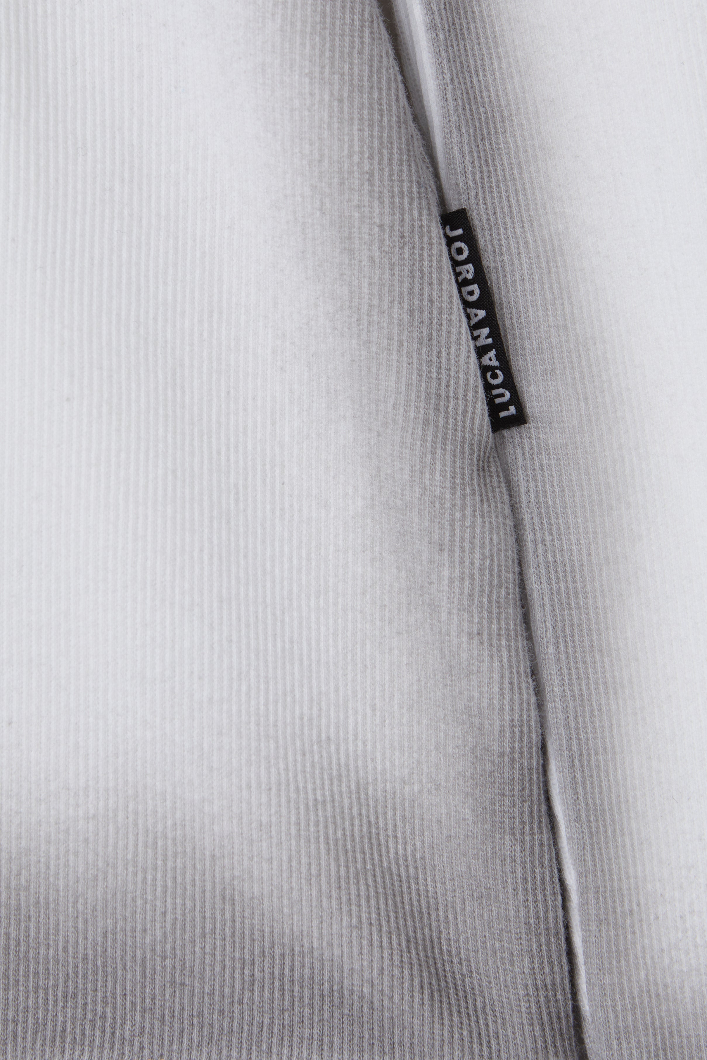 Compressor tee long sleeve gradient