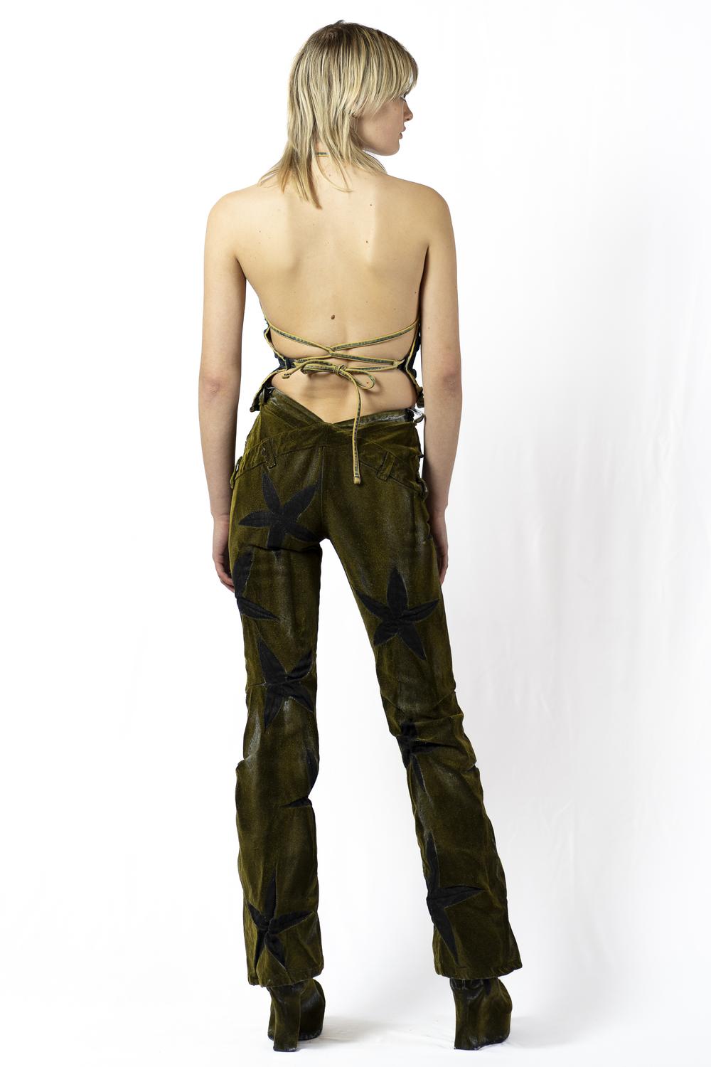 Gold Flower 
V-Shape Bias 
Cut Jeans