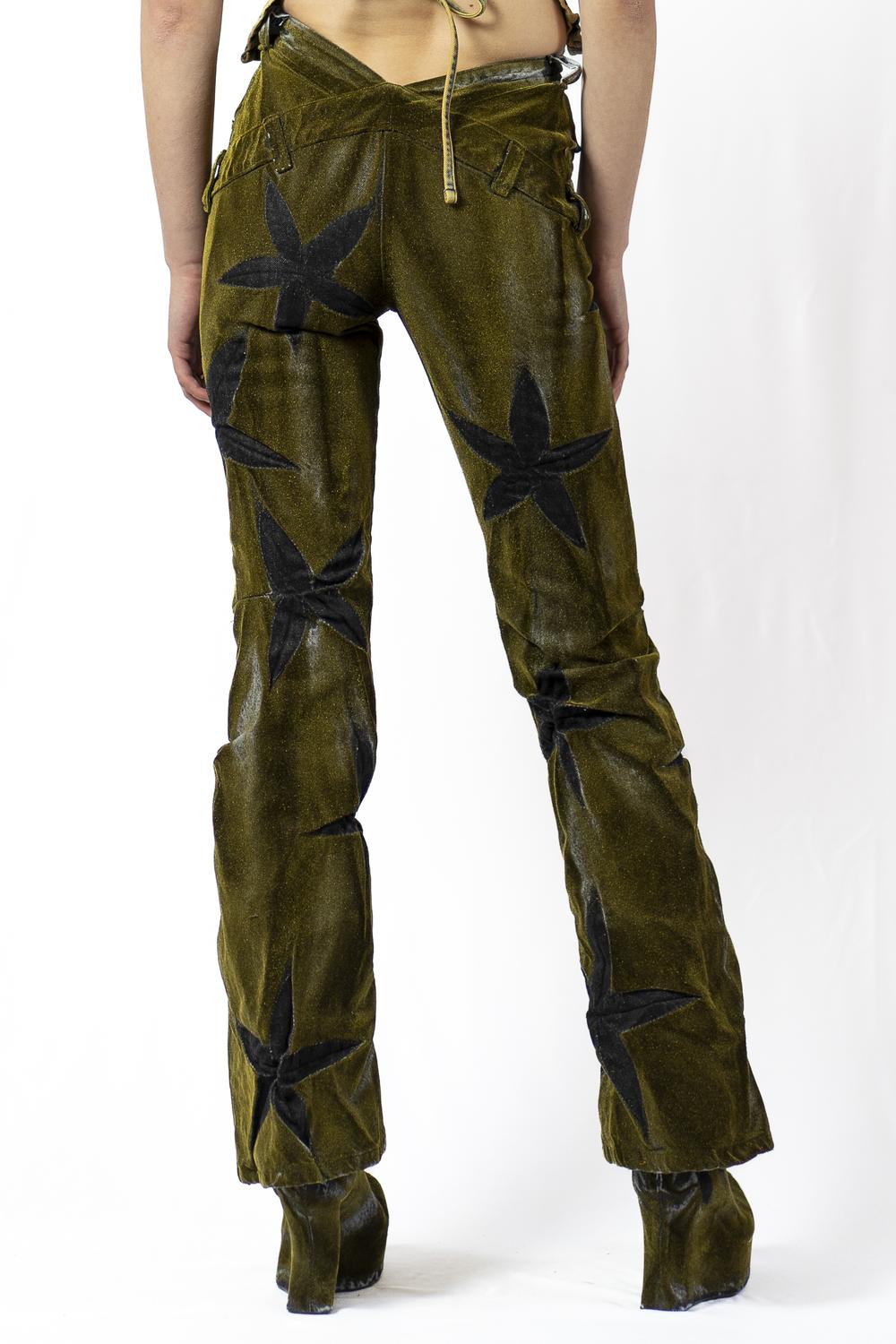 Gold Flower 
V-Shape Bias 
Cut Jeans