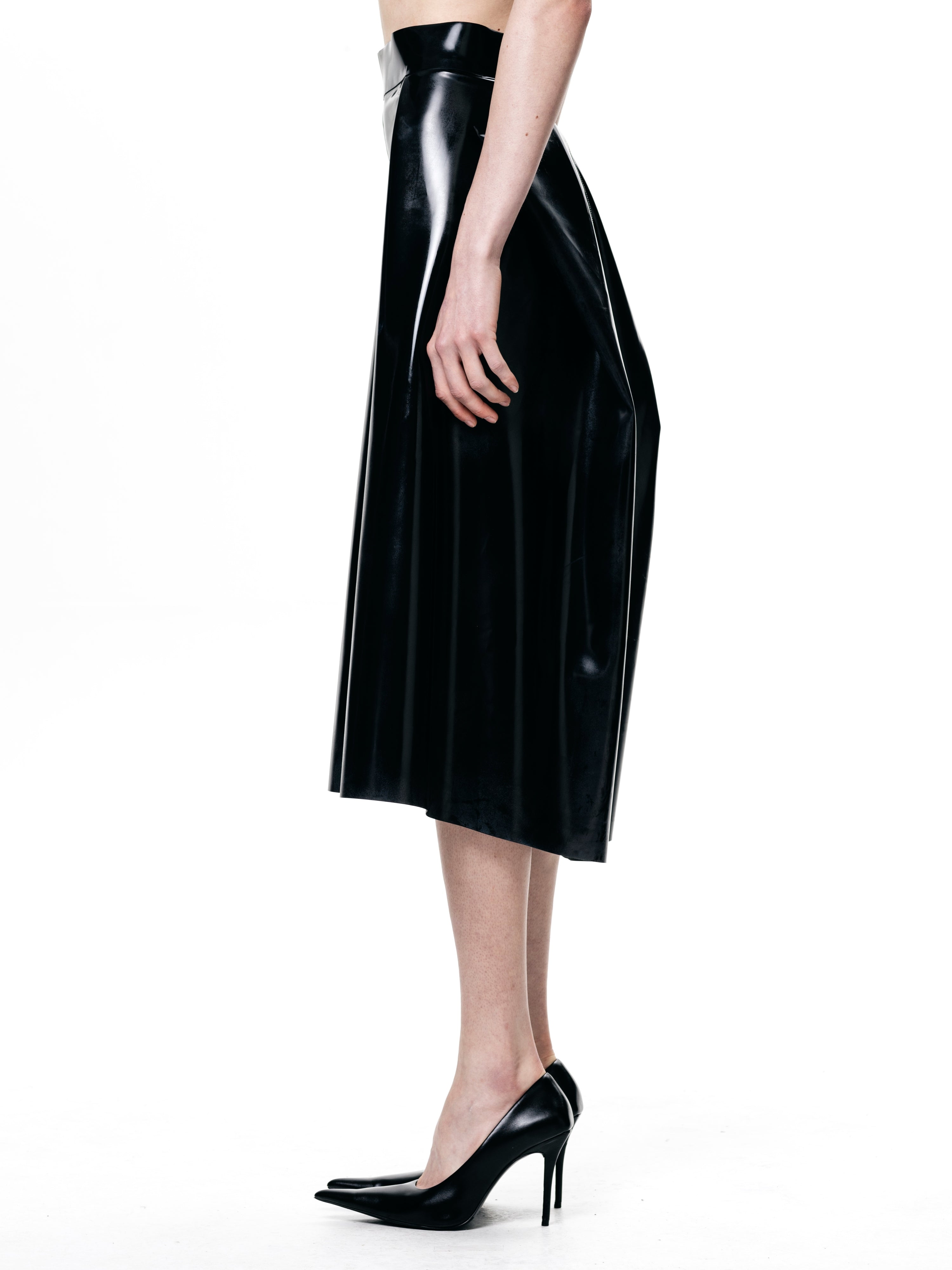 Black pleated skirt