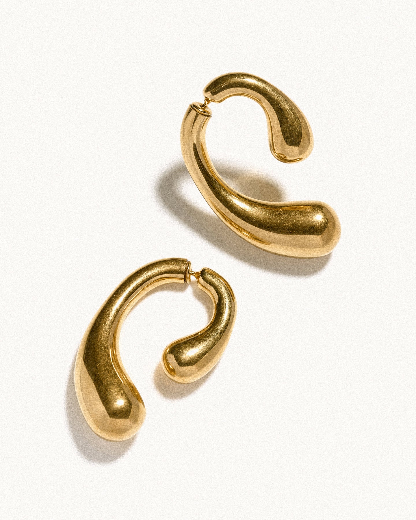 P earrings