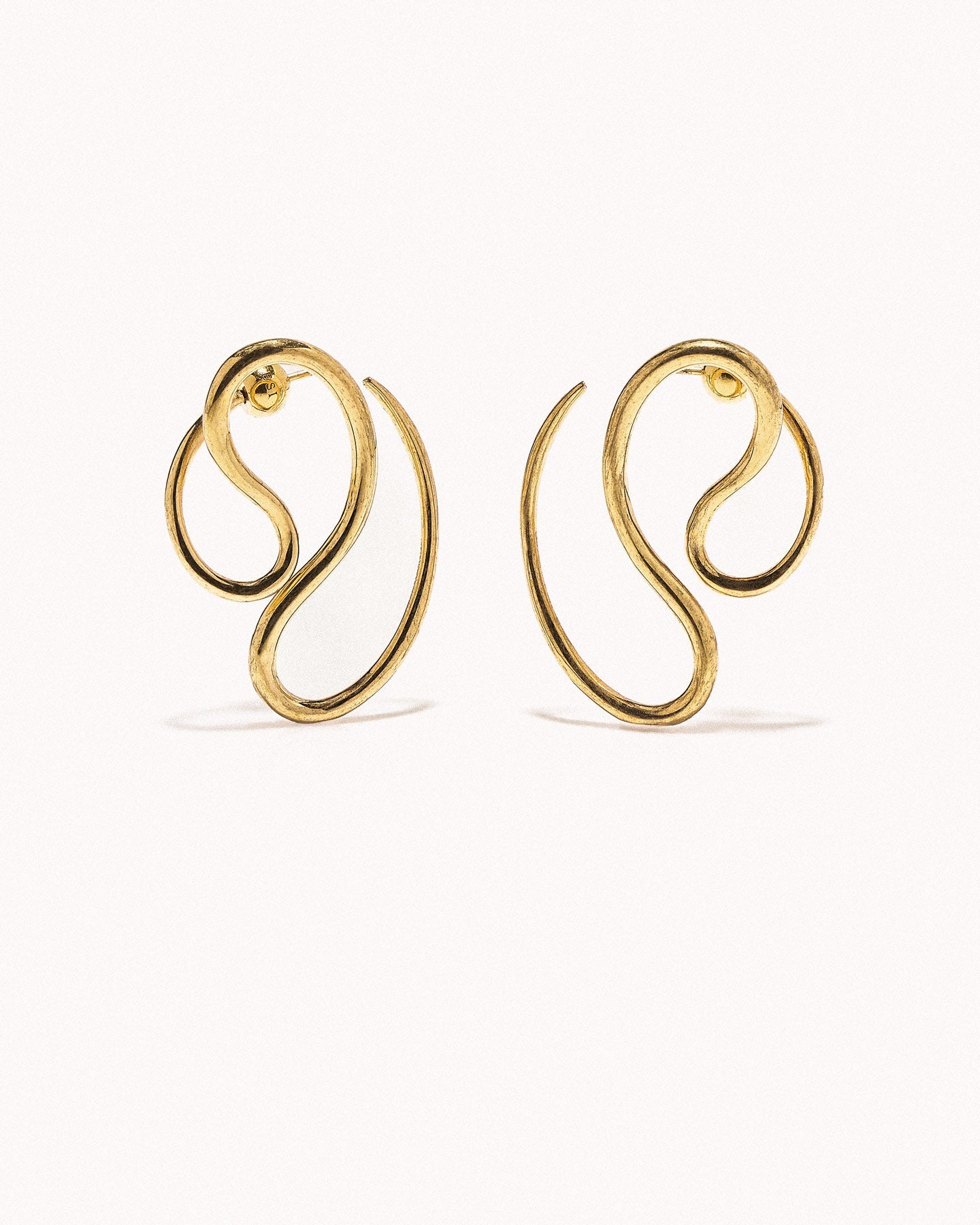 P continua earrings