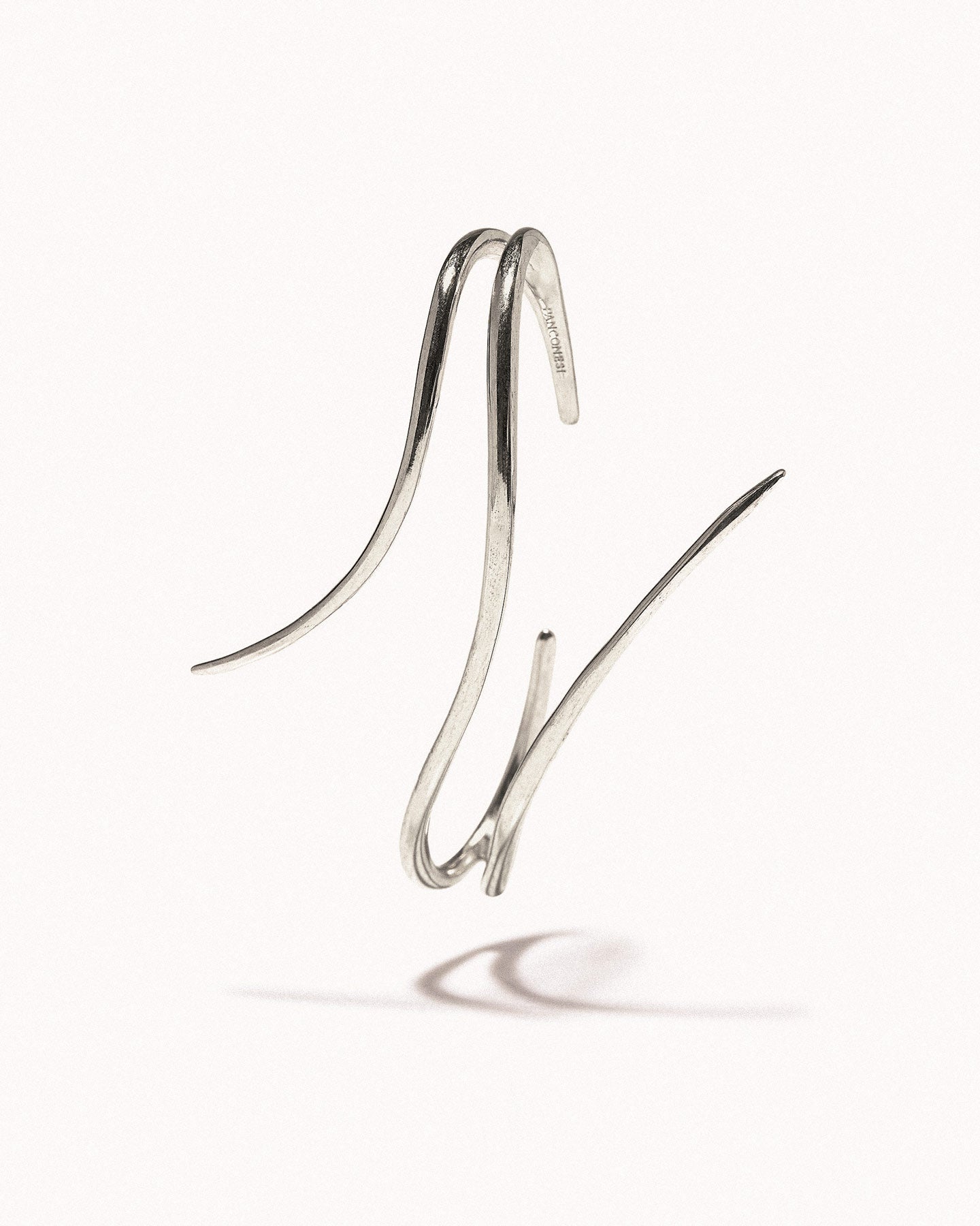Ritorto hand bracelet