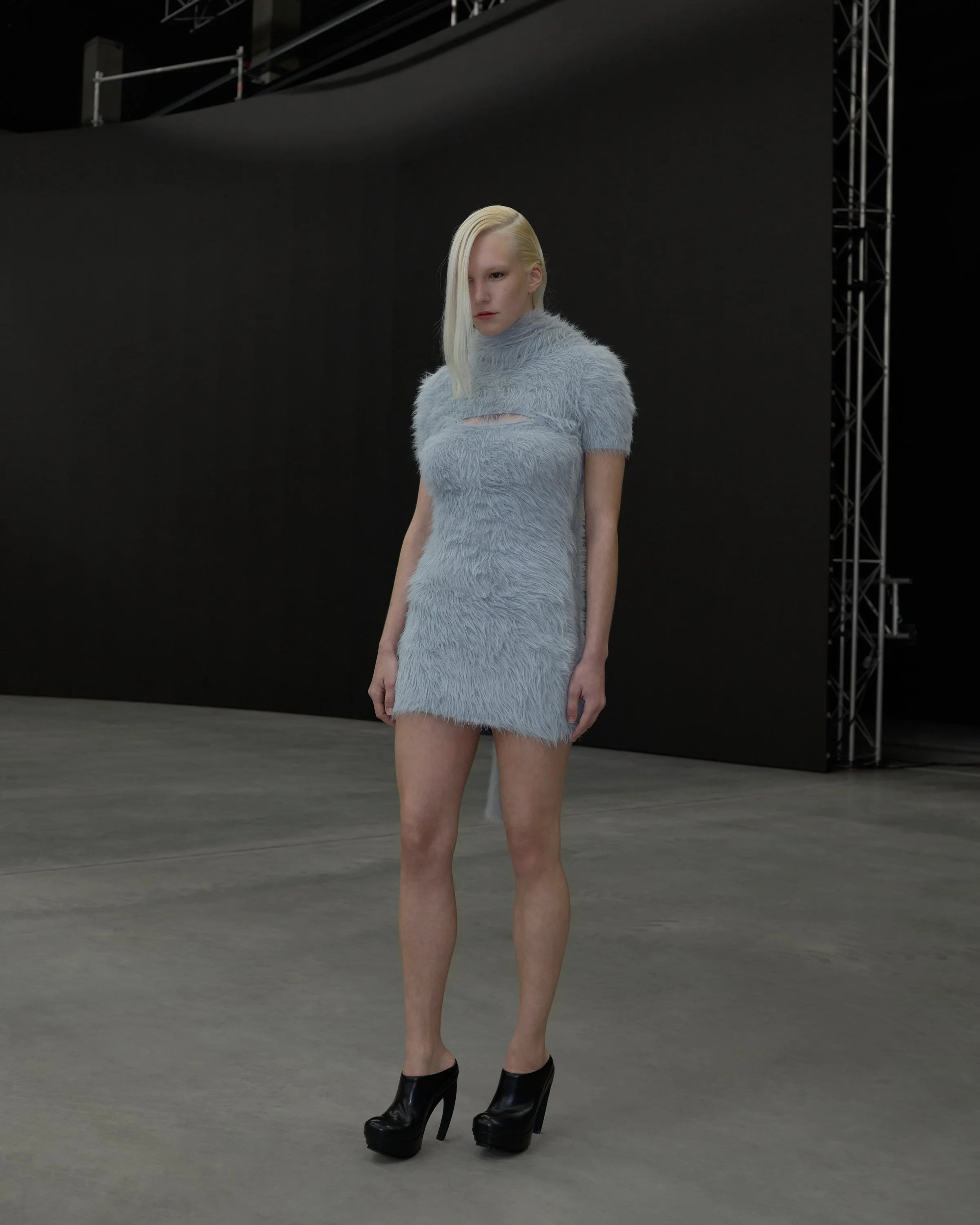 Fluff-knit double slit dress