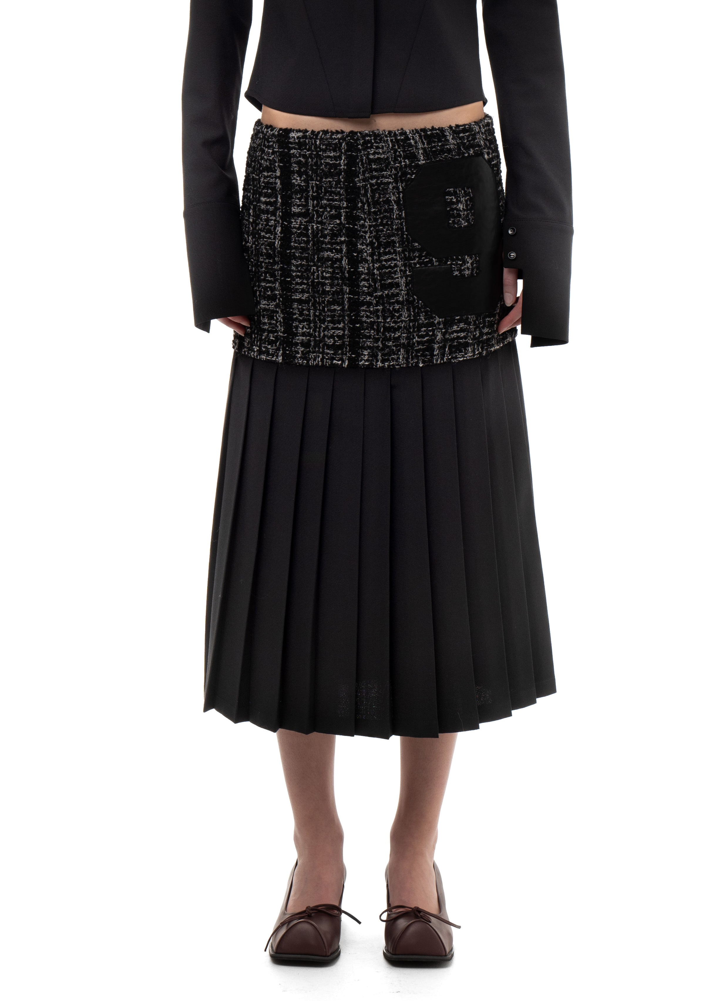 Pleated long skirt