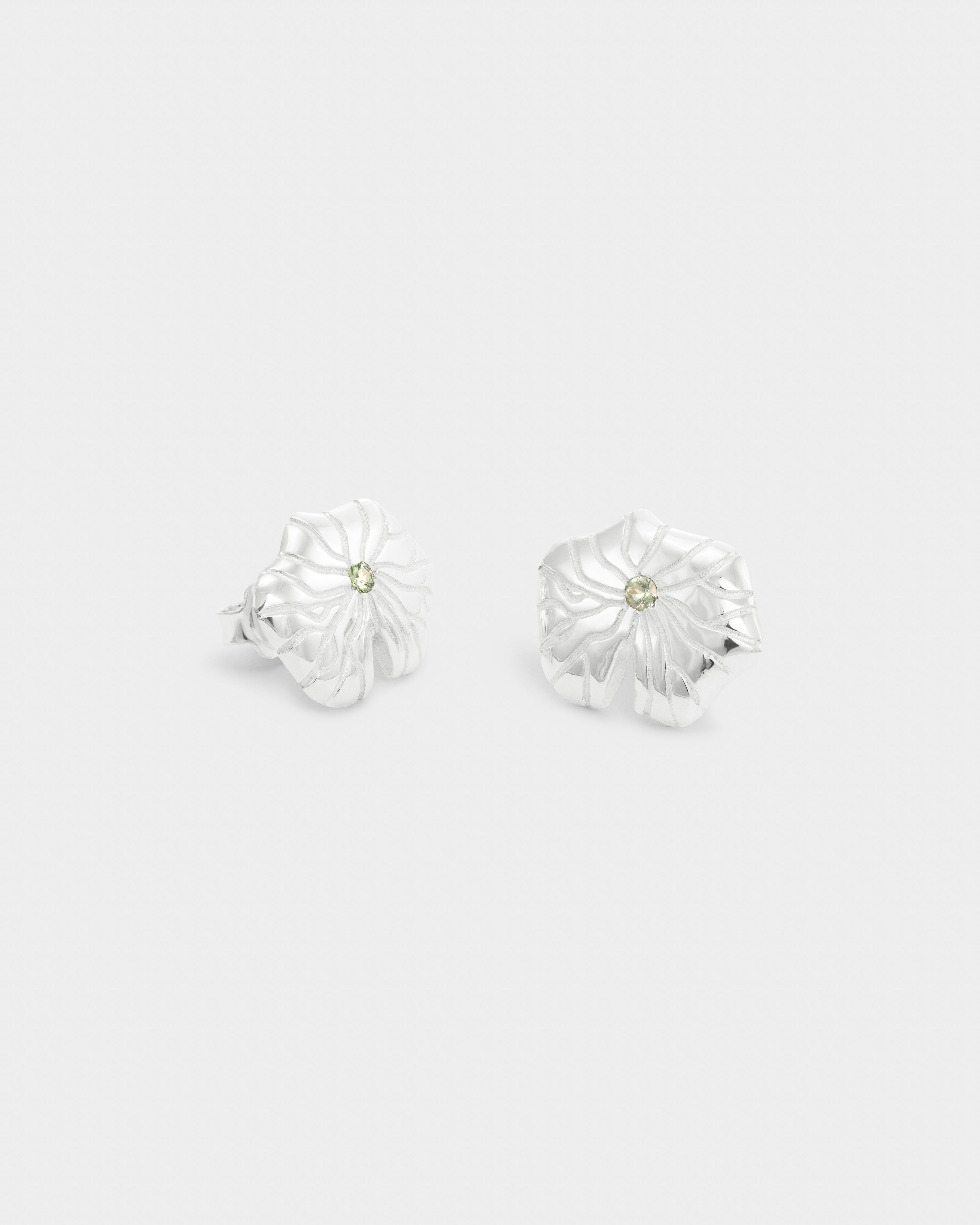 Water lily stud(s)