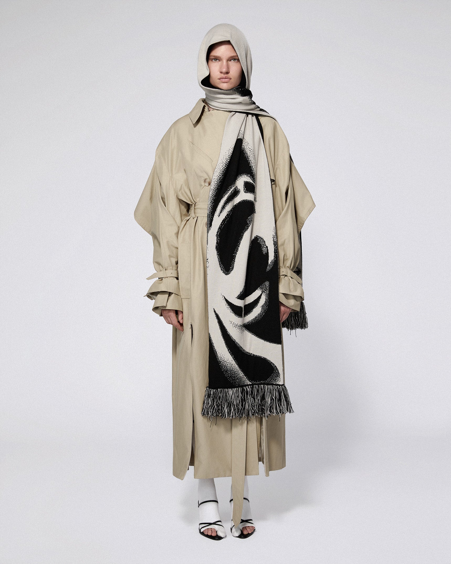 Srvc hooded scarf black