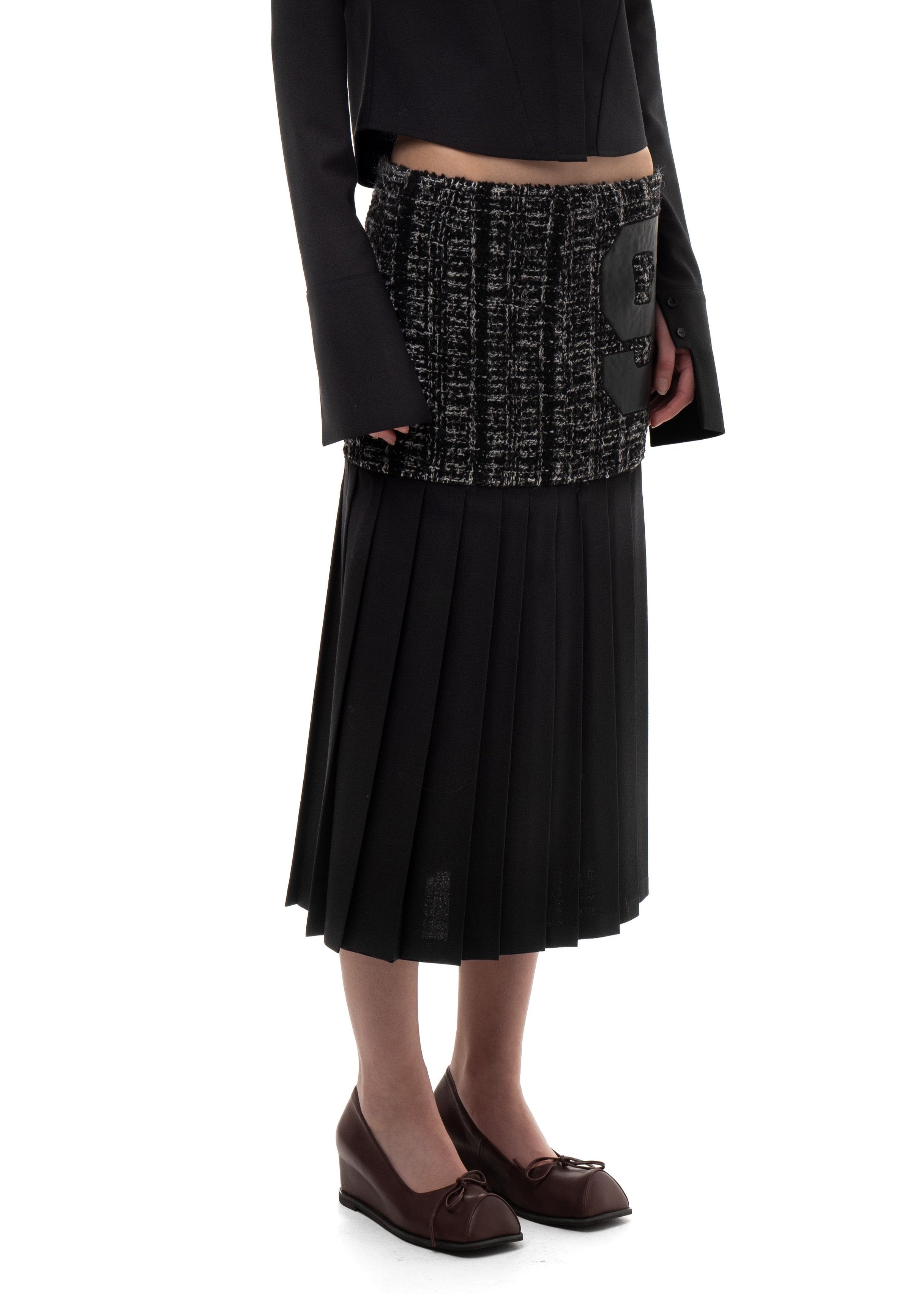 Pleated long skirt