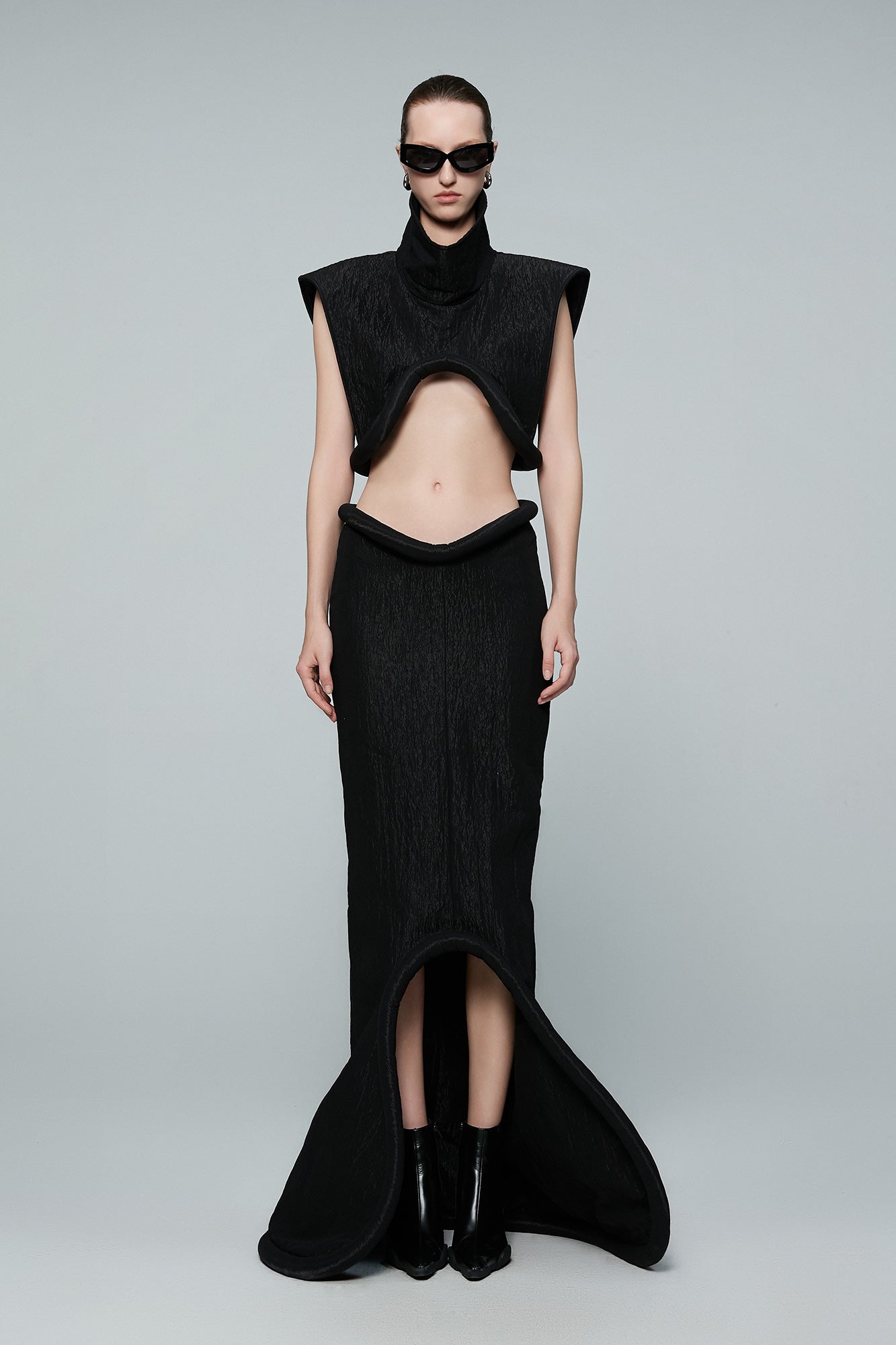 Wide shoulder sleeveless frisbee top