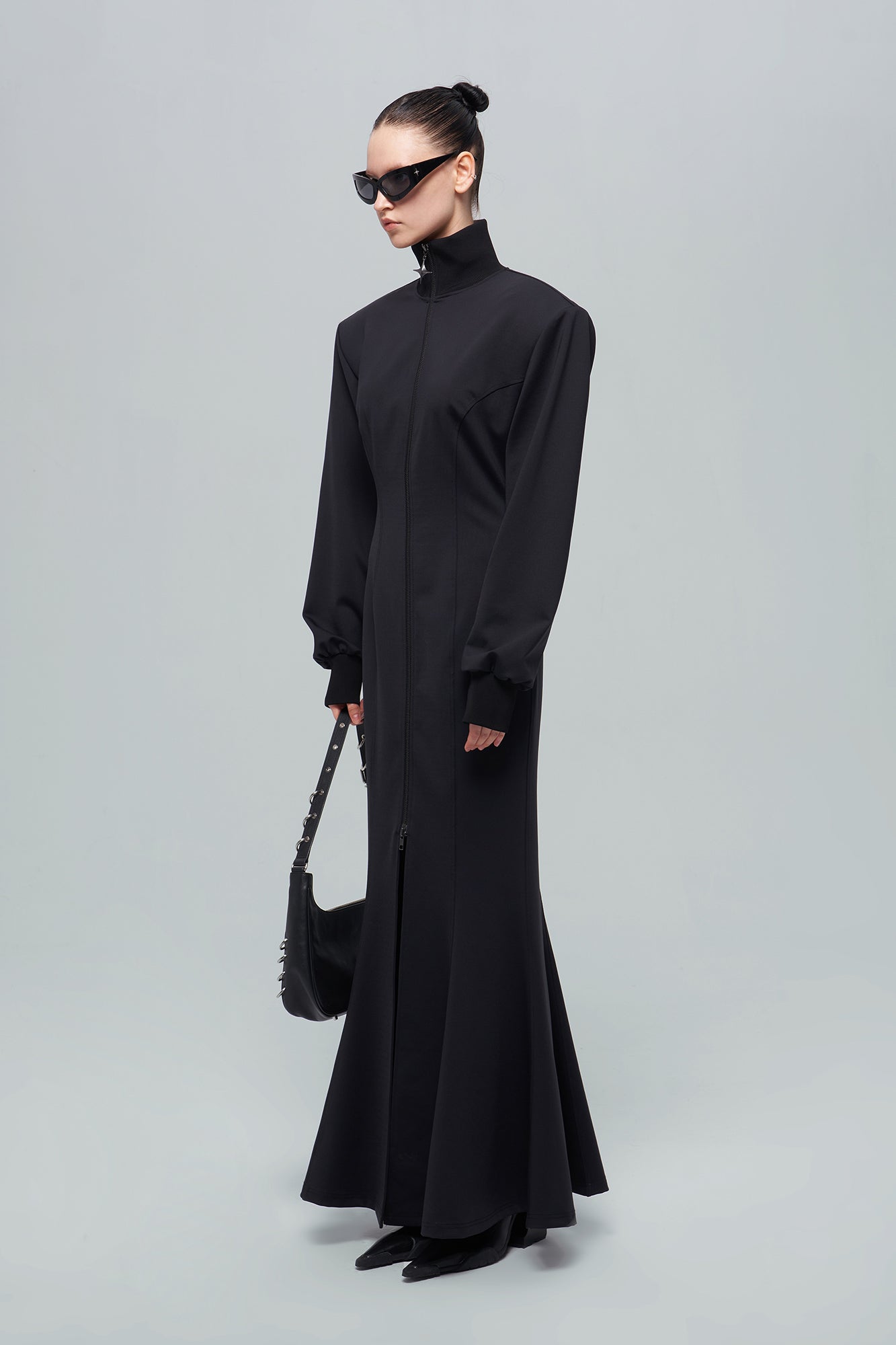 Shoulder up and split slim dress