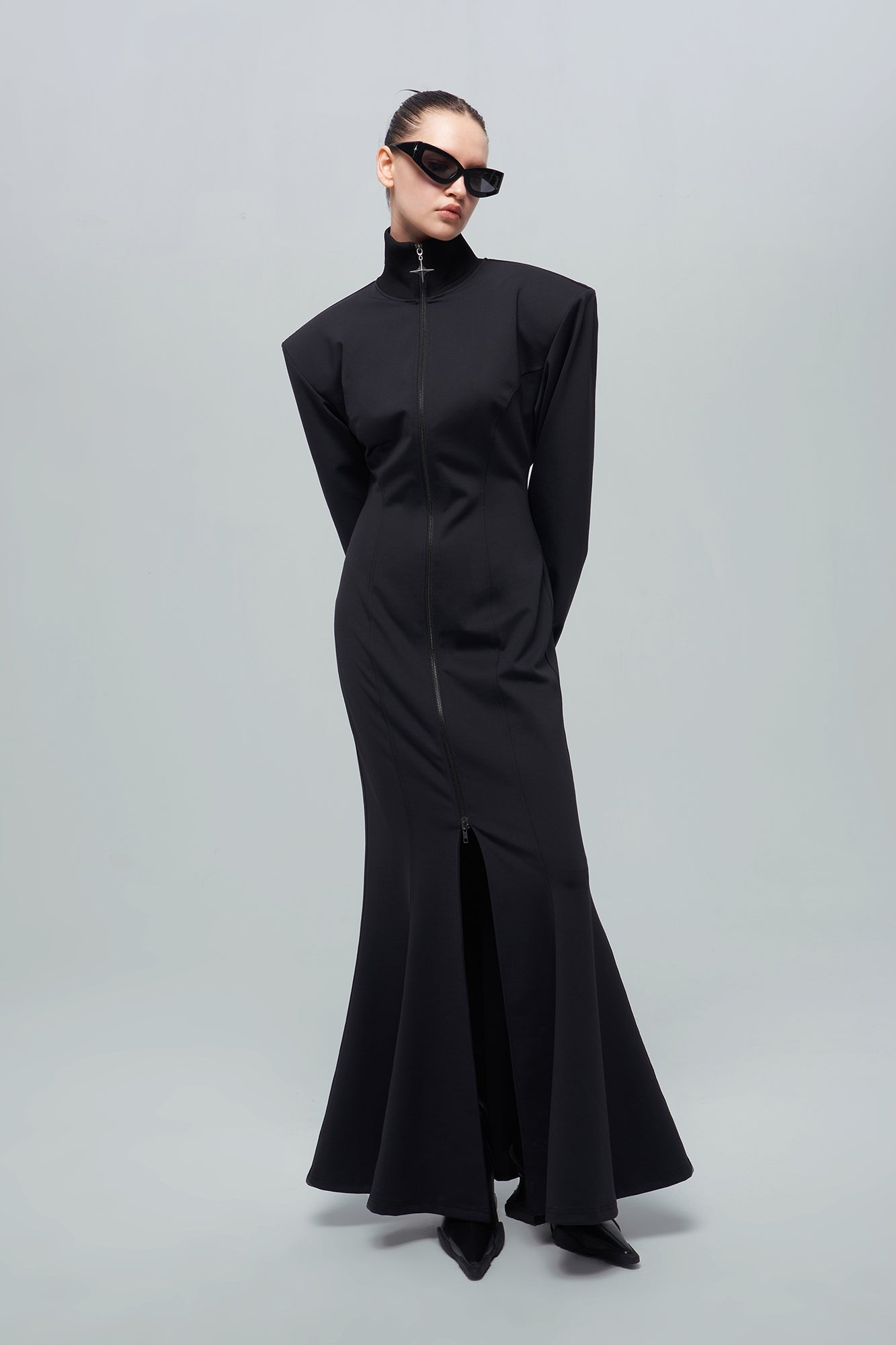 Shoulder up and split slim dress