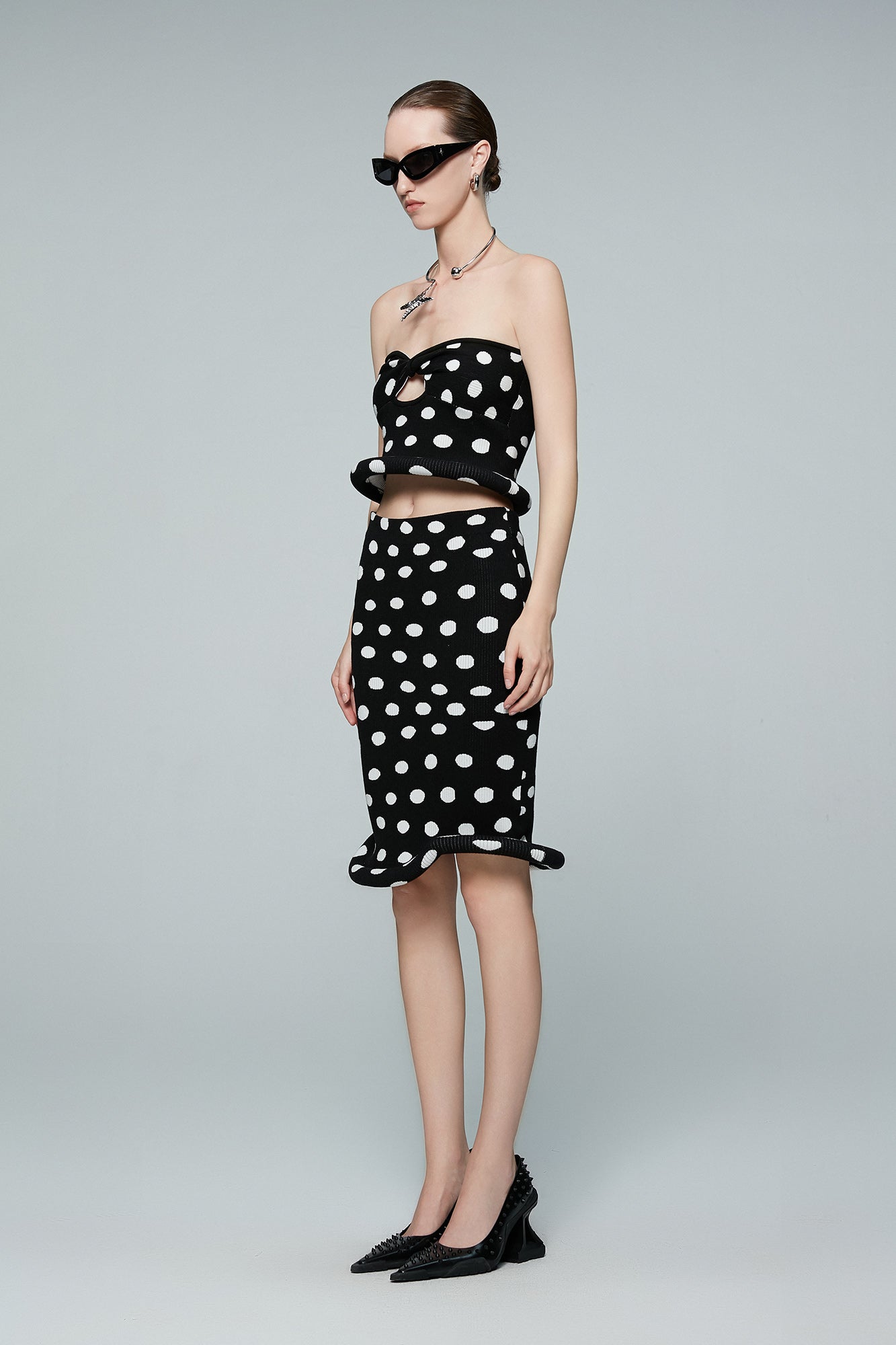 Twisted polka dot knitted half skirt