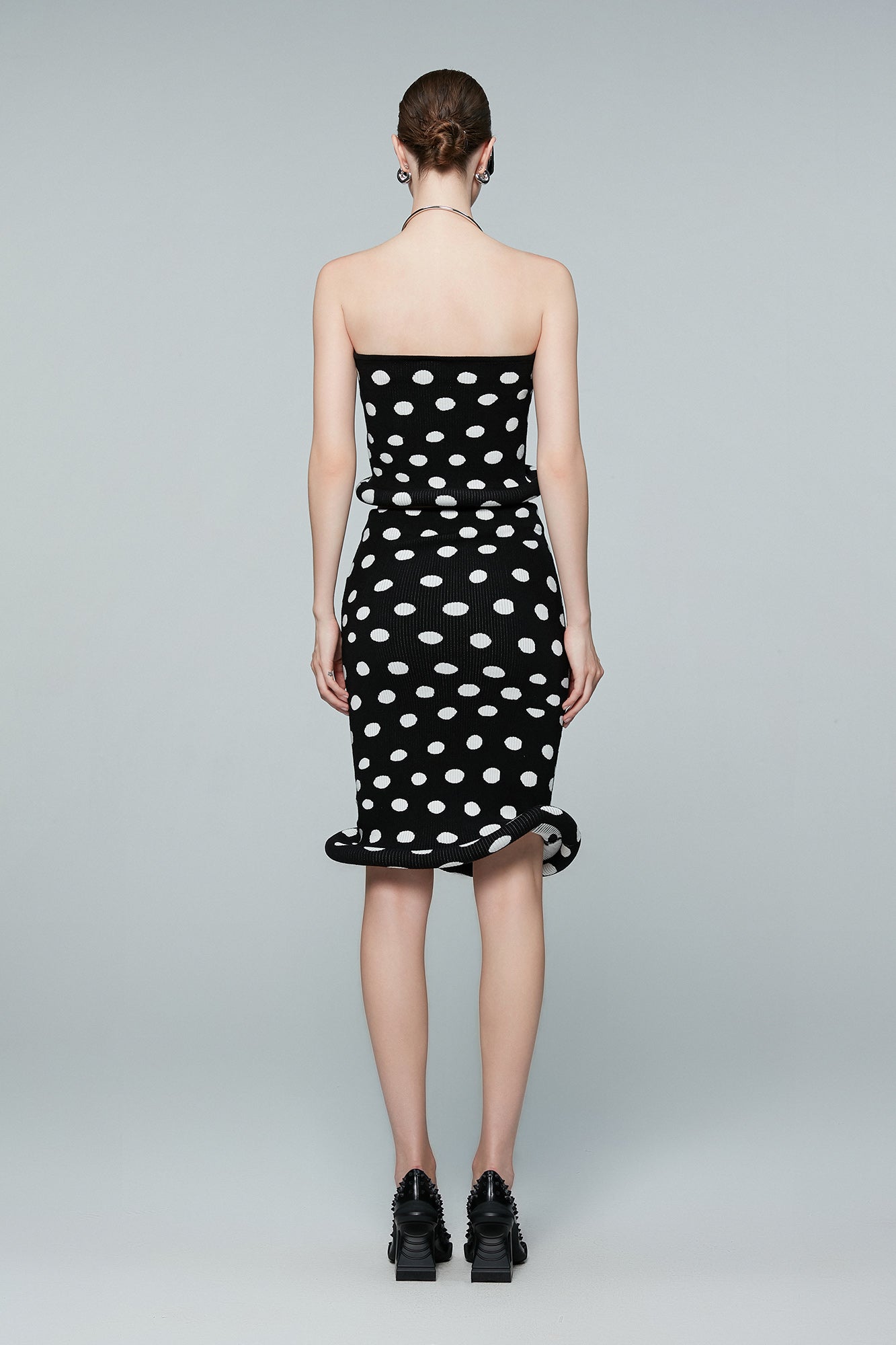 Twisted polka dot knitted half skirt