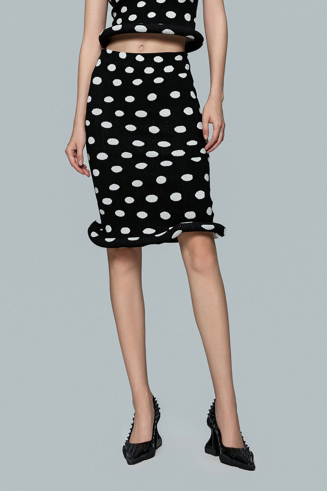 Twisted polka dot knitted half skirt