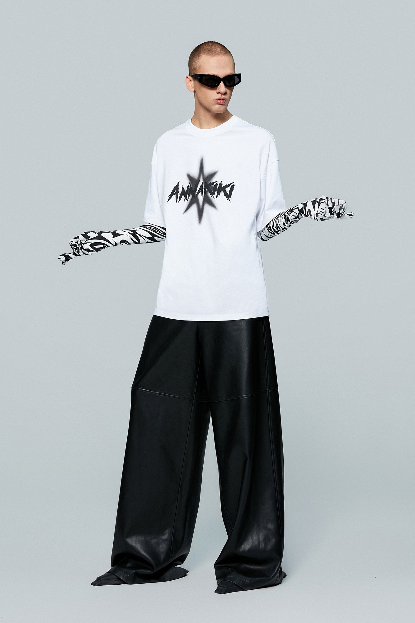 Spiked four-pointed star print loose t-shirt