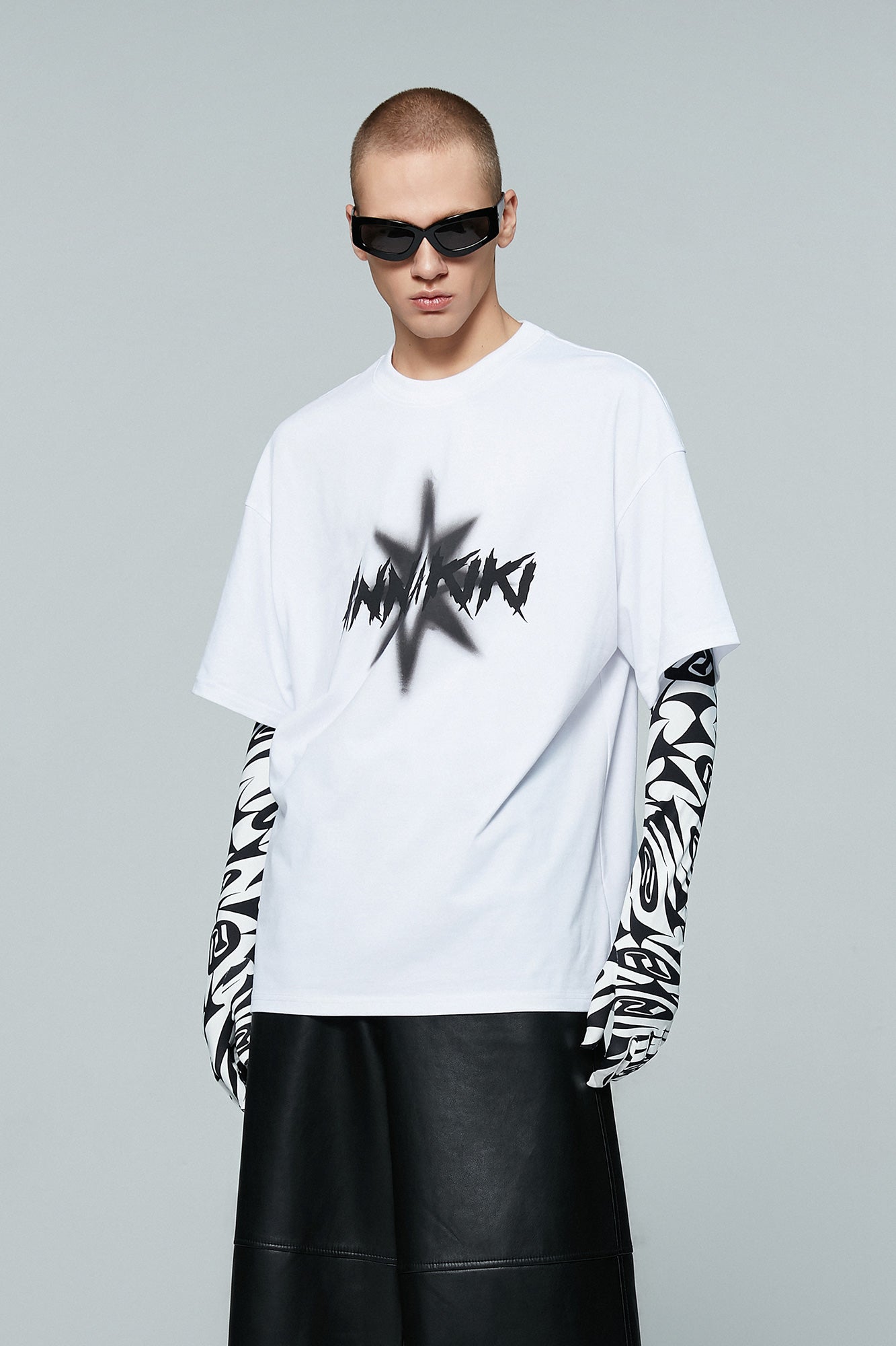 Spiked four-pointed star print loose t-shirt