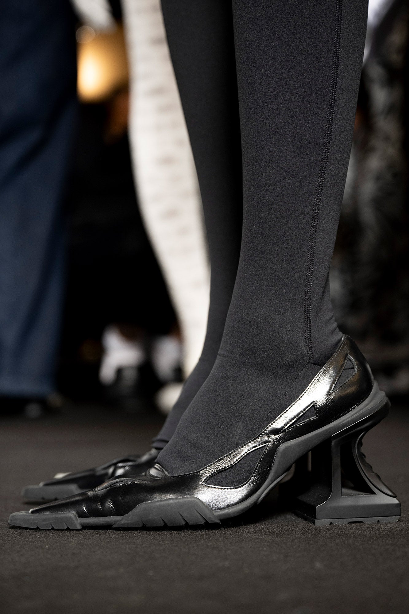 Deconstructive hollow out single shoe