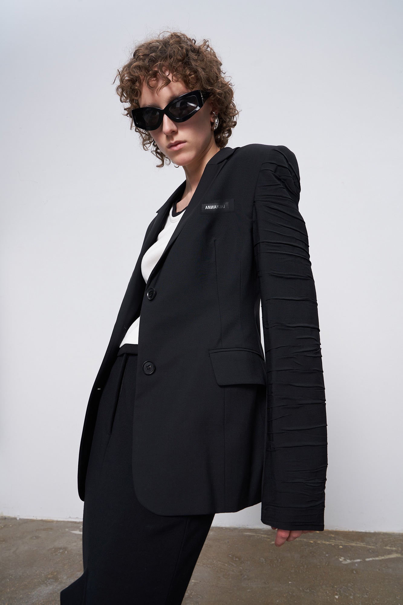 Wool pleated sleeves waist tightening suit