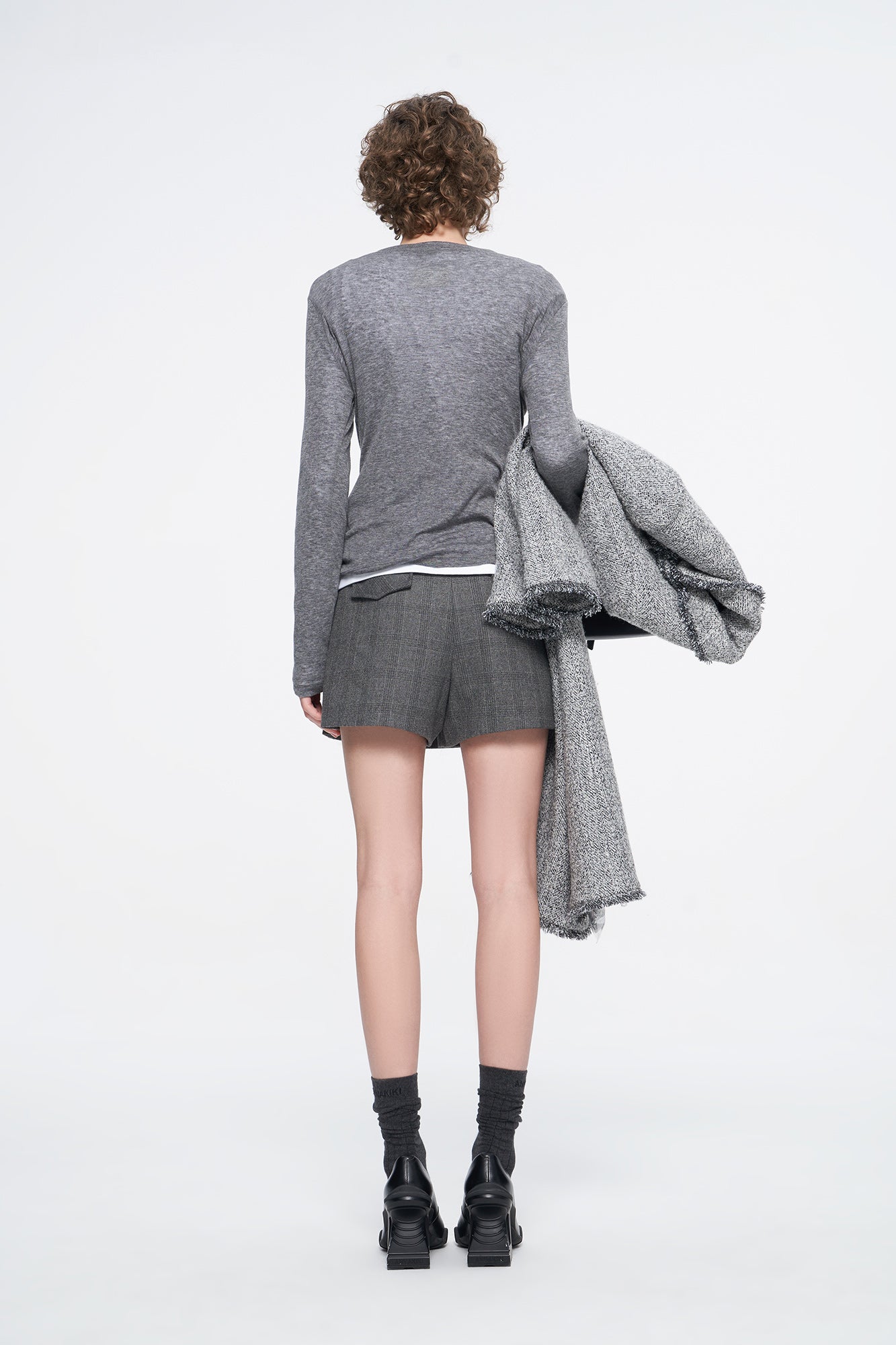V-neck loose long-sleeved t-shirt