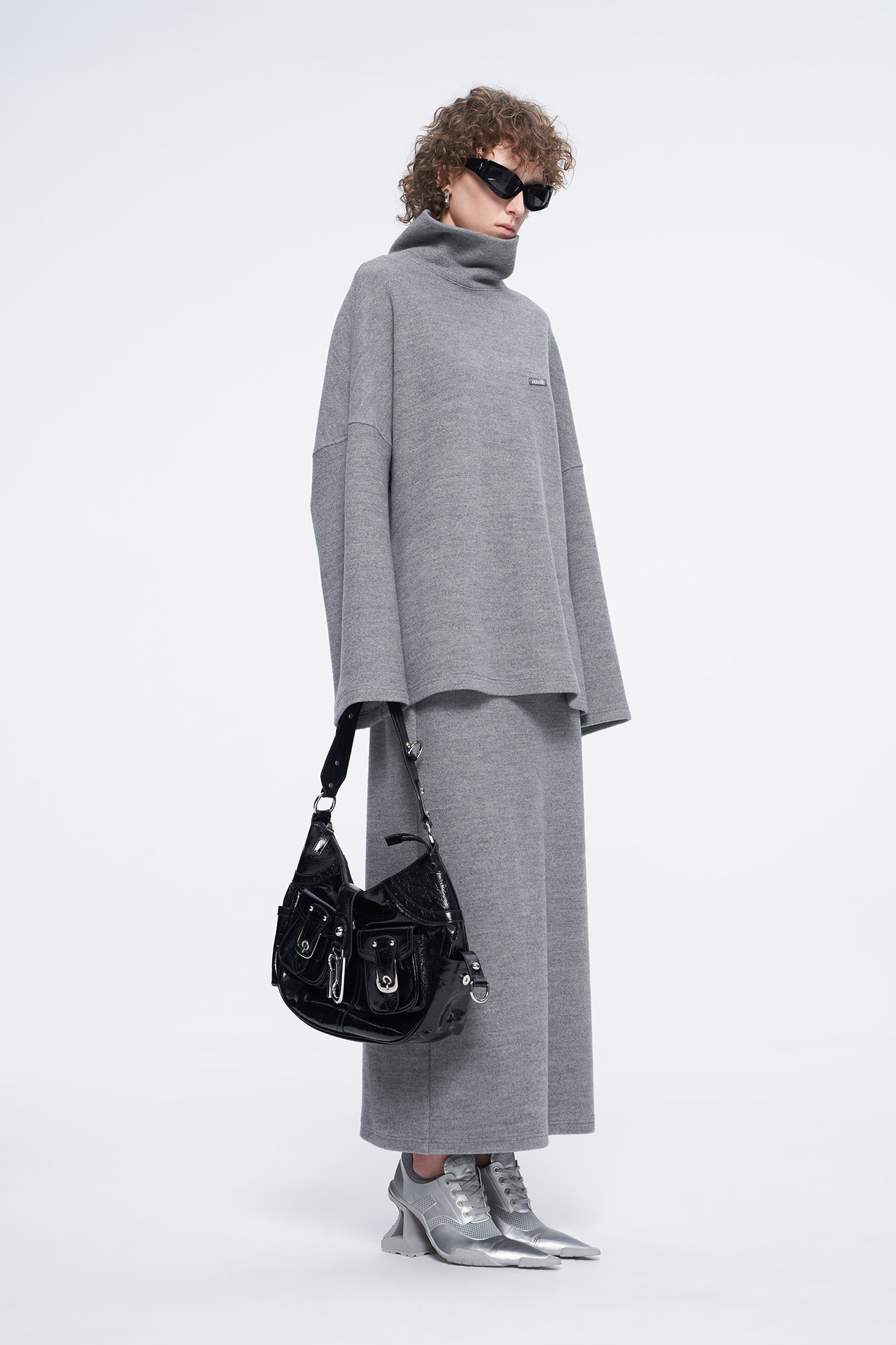 High-necked sweater with a loose silhouette