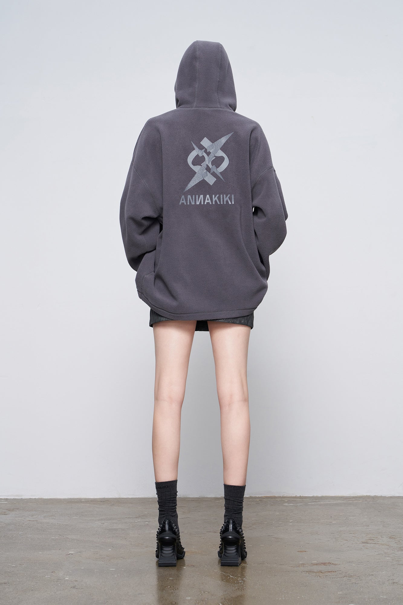 Loose sweater with large profile