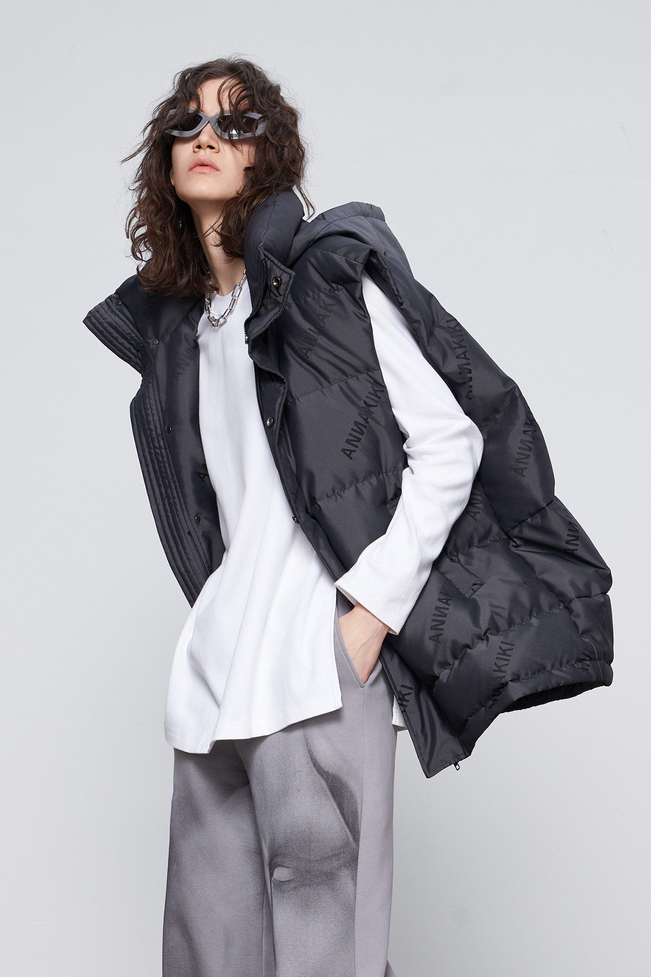 Loose-cut downvest