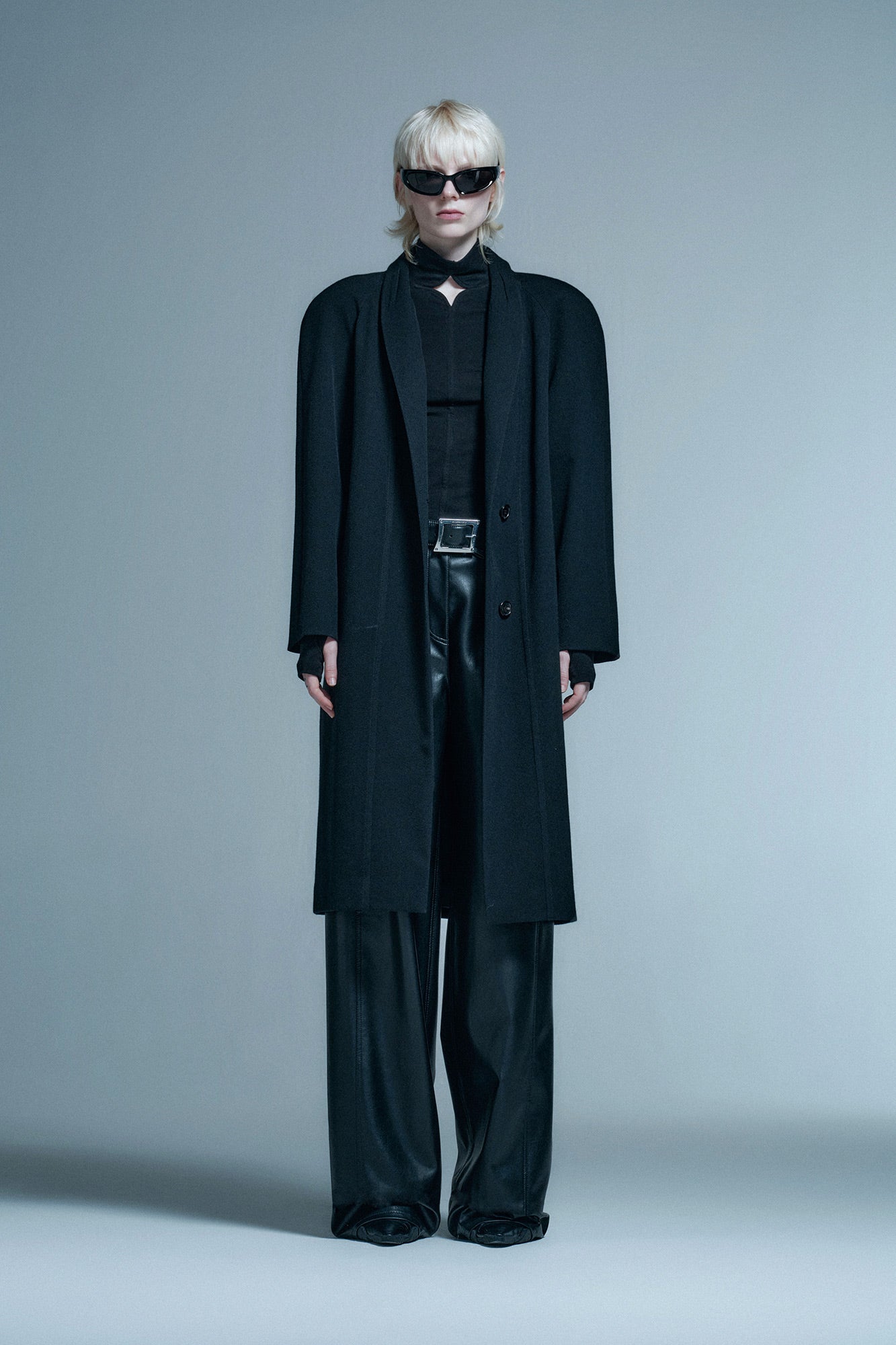 Half-waist skirt with split raw edge