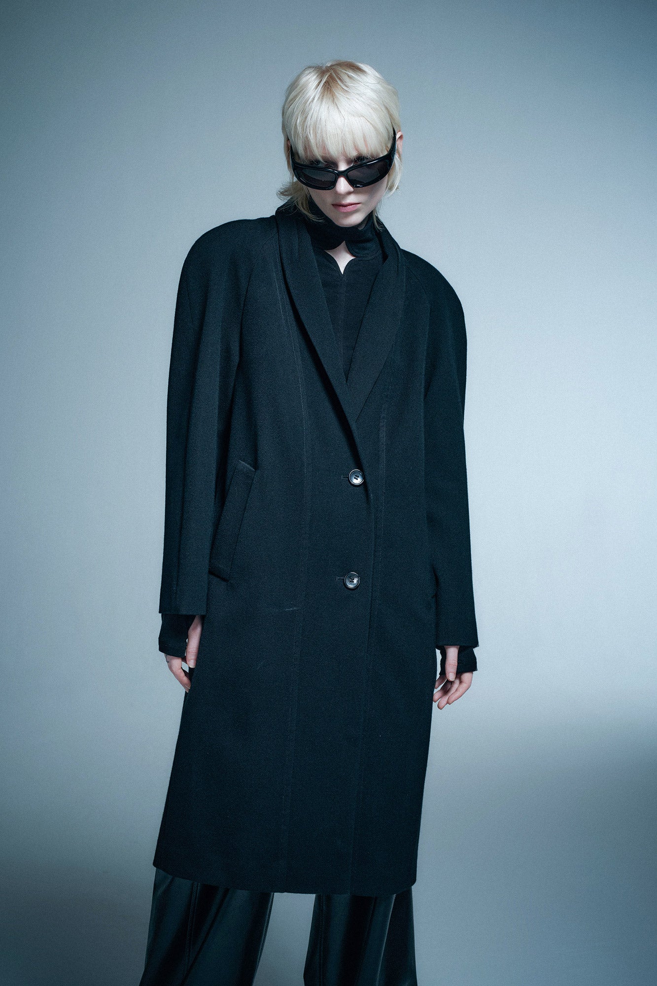 Half-waist skirt with split raw edge