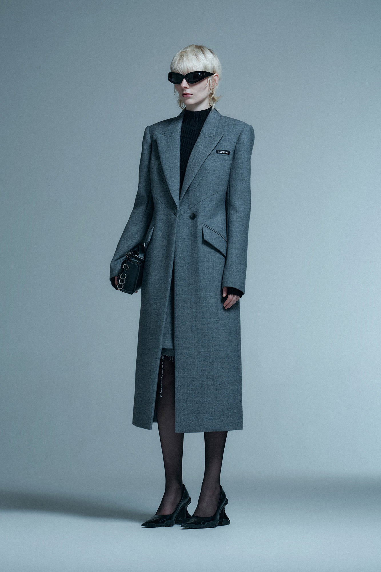 Three-dimensional waisted coat