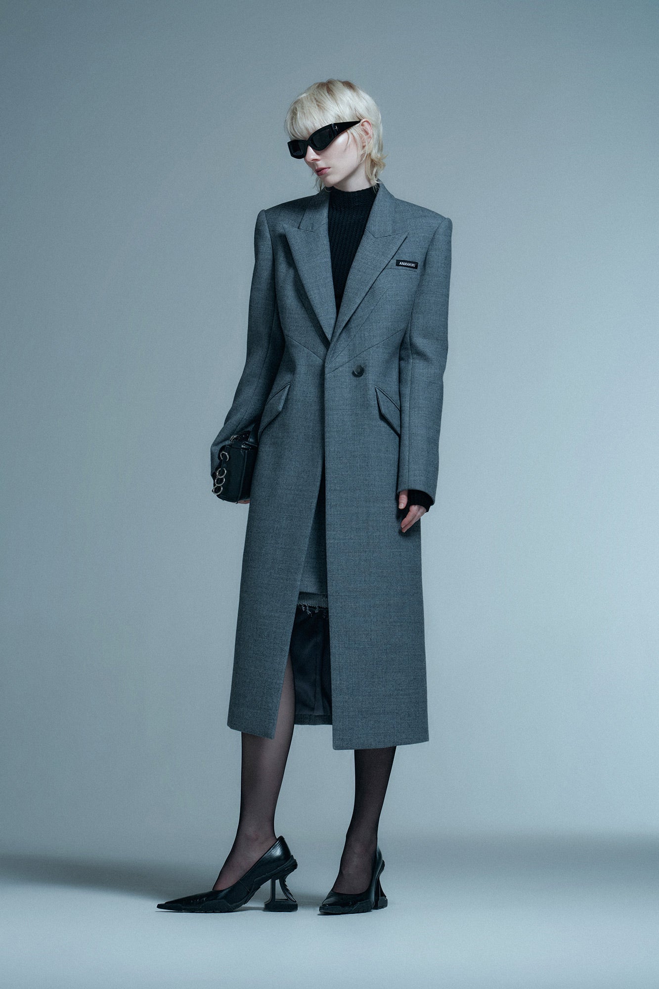Three-dimensional waisted coat