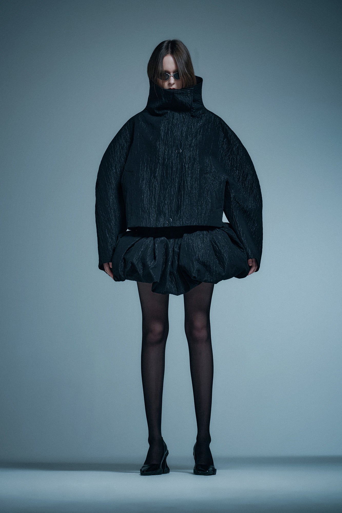 Vertical collar arc sleeve jacket