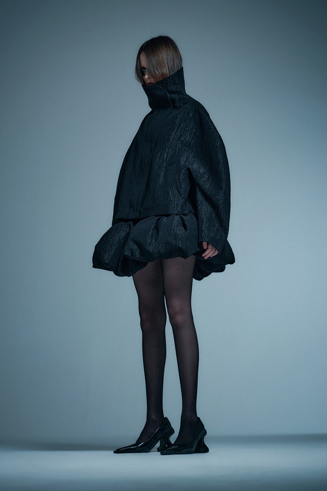 Vertical collar arc sleeve jacket
