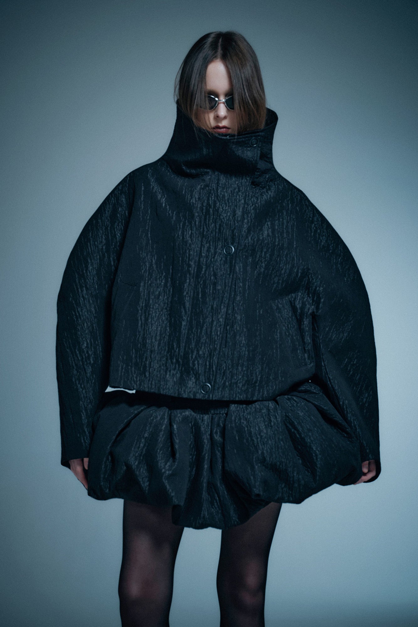 Vertical collar arc sleeve jacket
