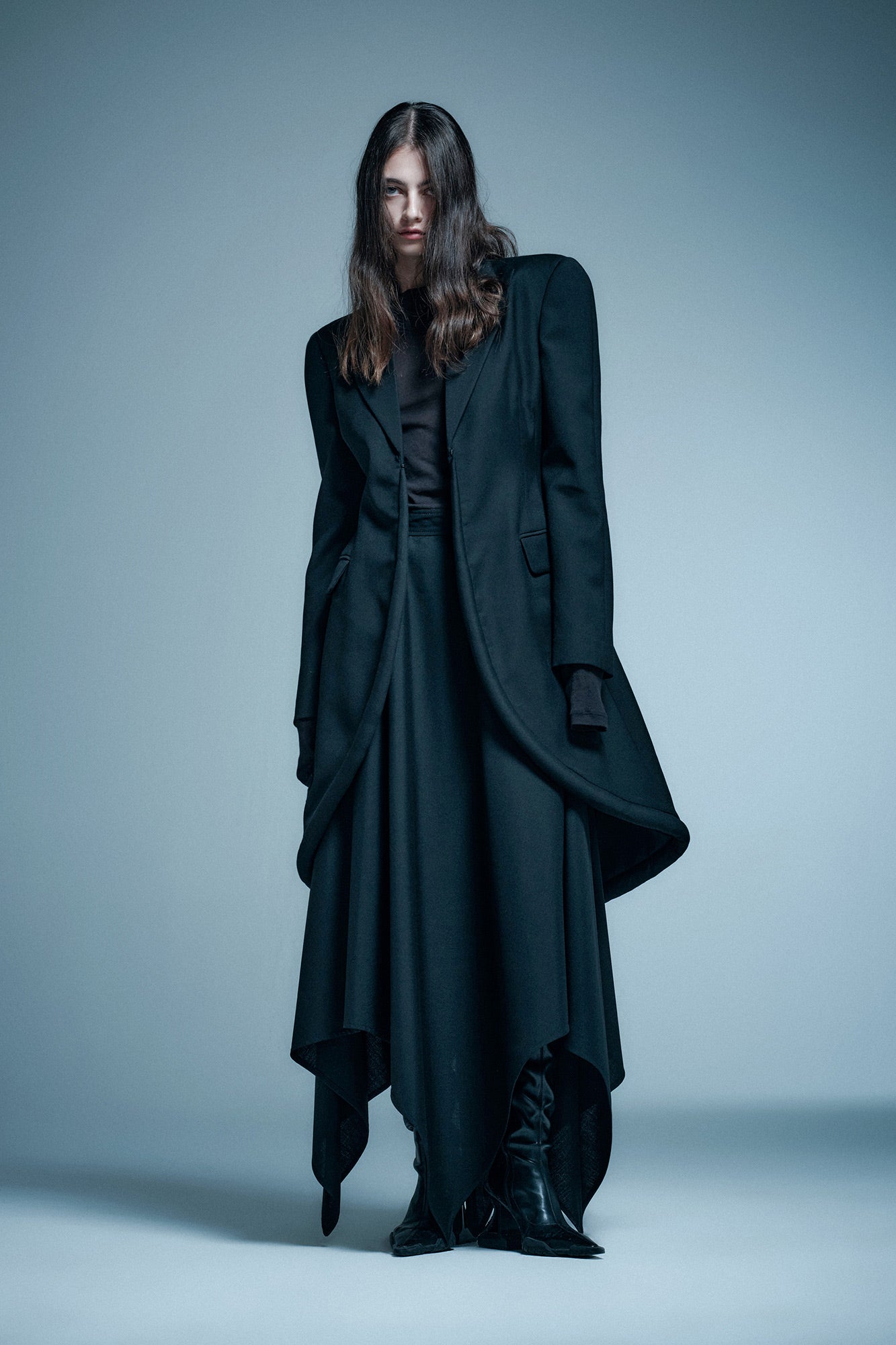 Round shoulder tailcoat hem jacket