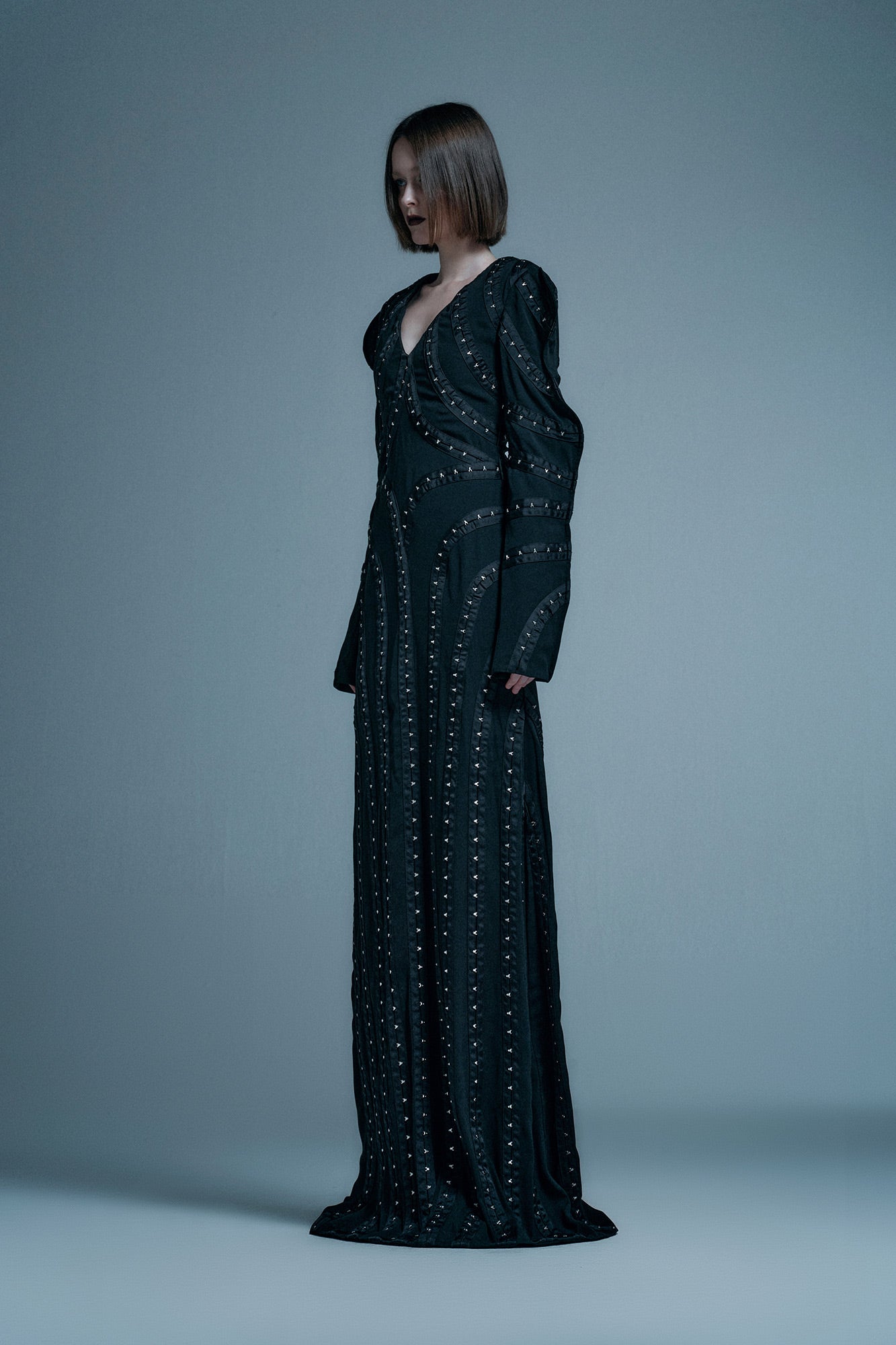 Four pointed star hook and loop wave sleeve dress