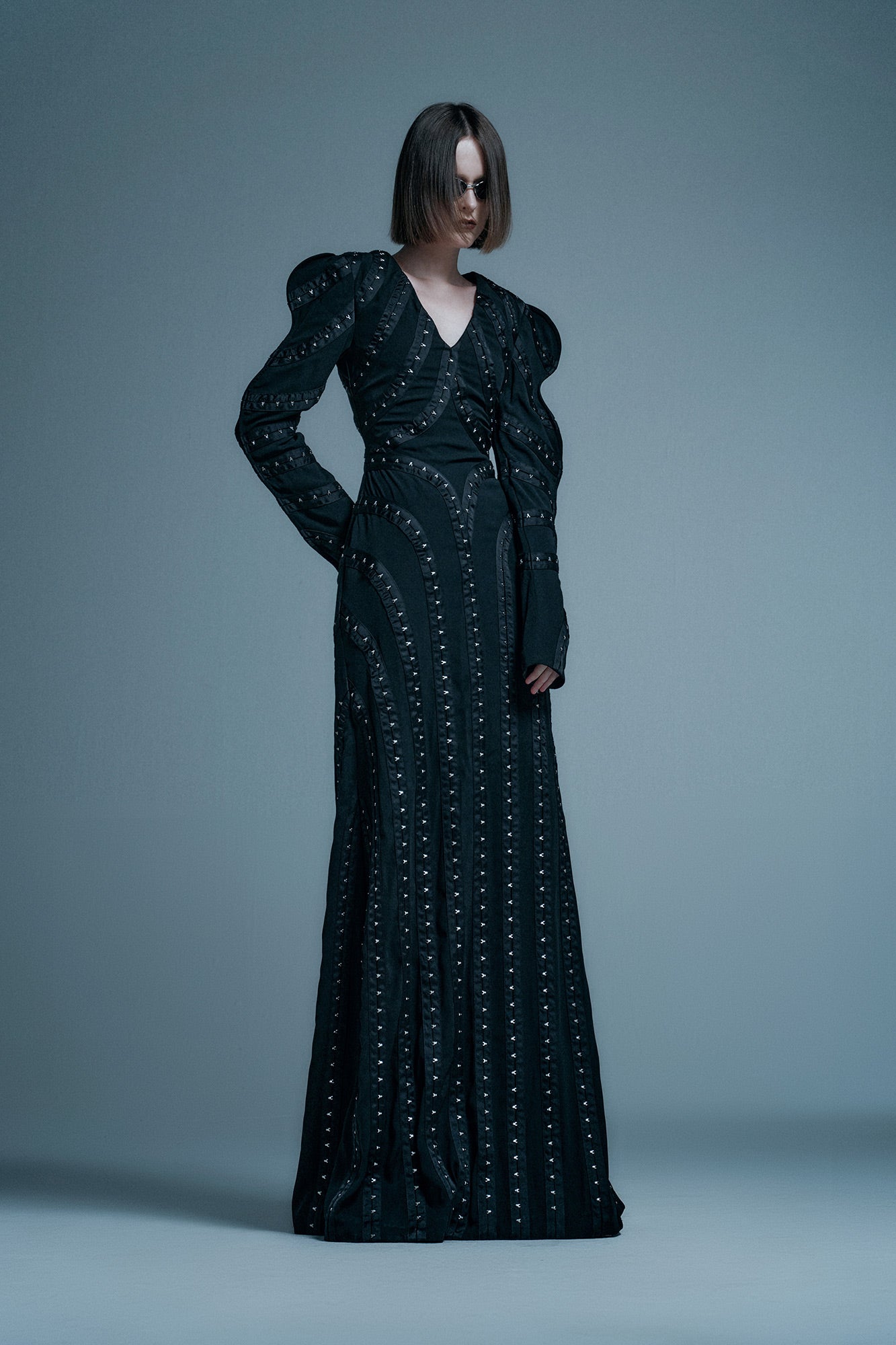 Four pointed star hook and loop wave sleeve dress