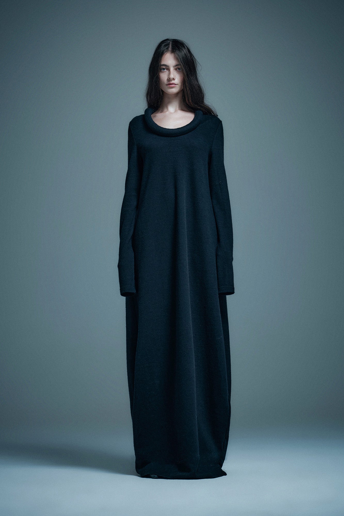 U-neck long-sleeve dress