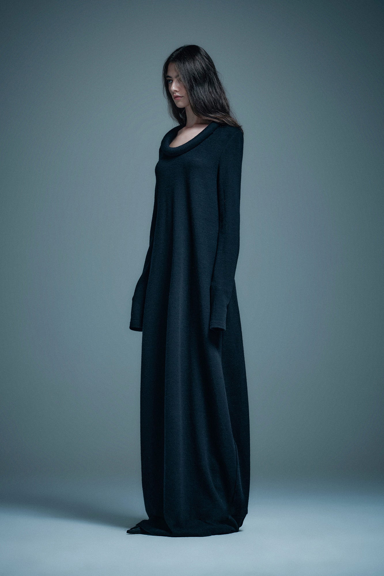 U-neck long-sleeve dress