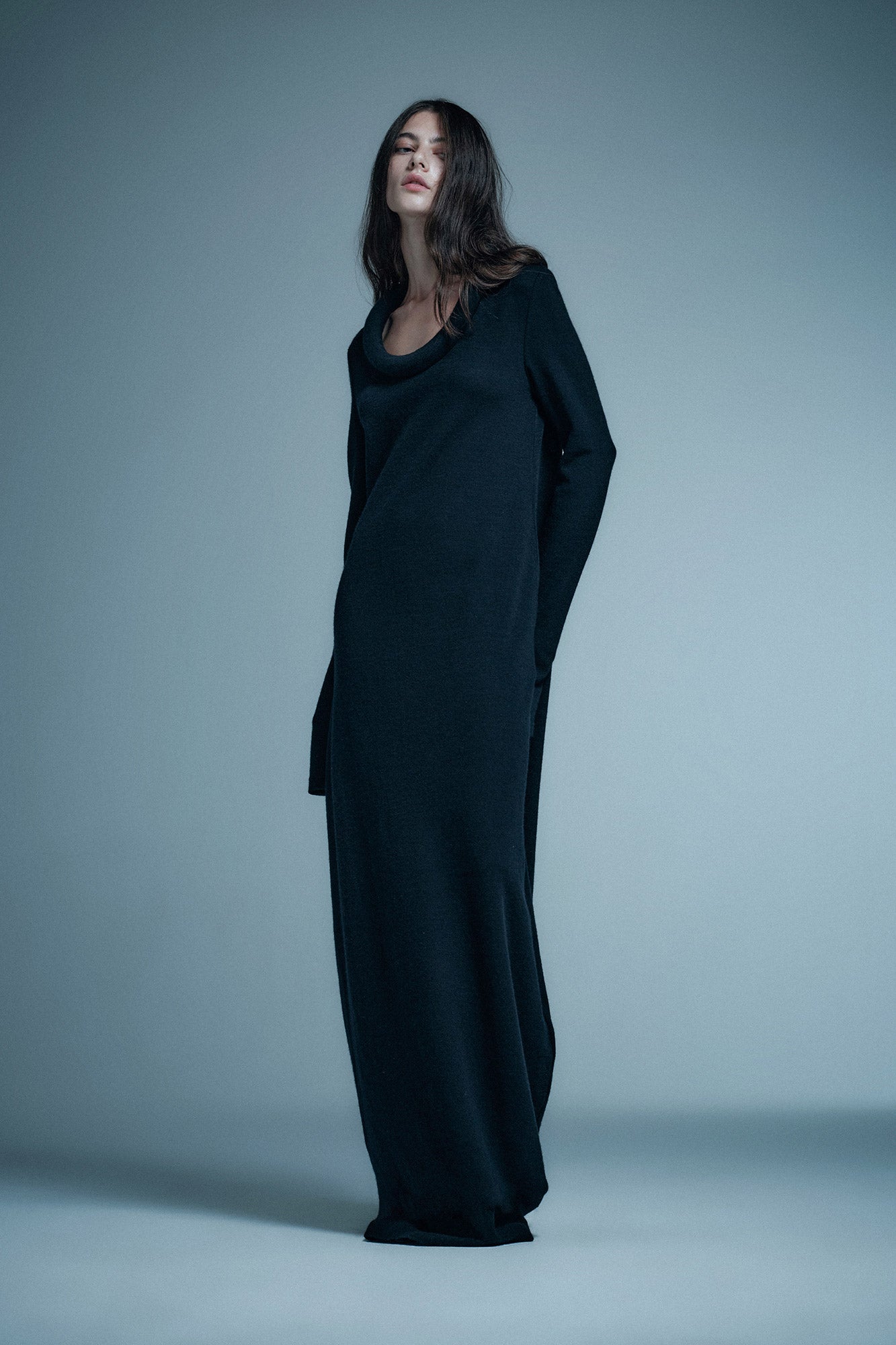 U-neck long-sleeve dress