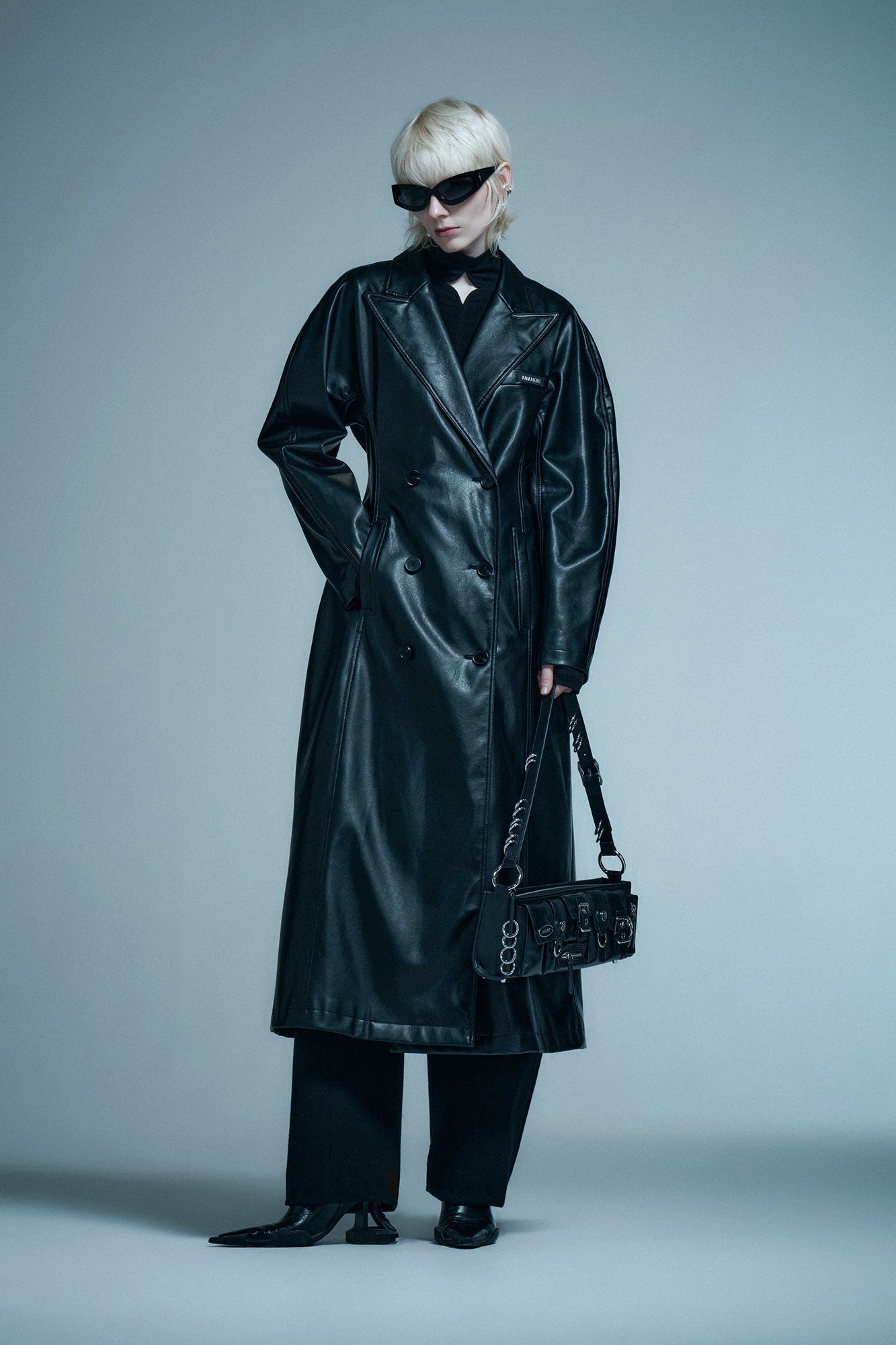 Long coat with curved sleeves and waist