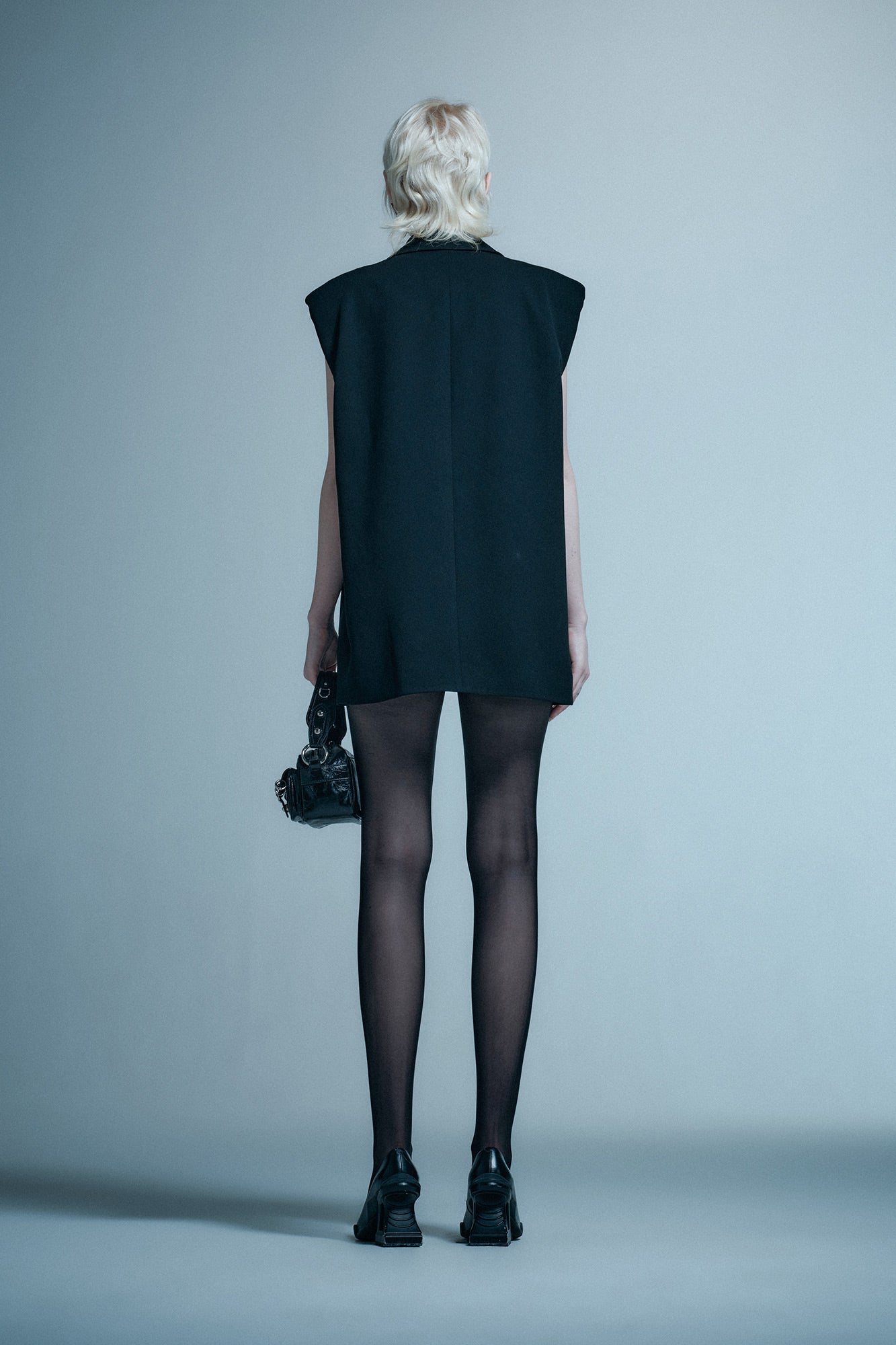 Acetic acid 
tetramer 
multi-layer
hollow vest