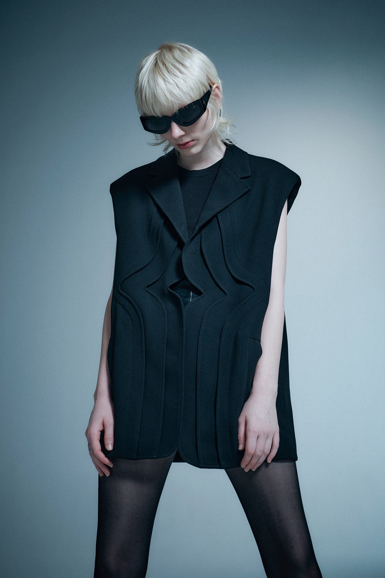 Acetic acid 
tetramer 
multi-layer
hollow vest