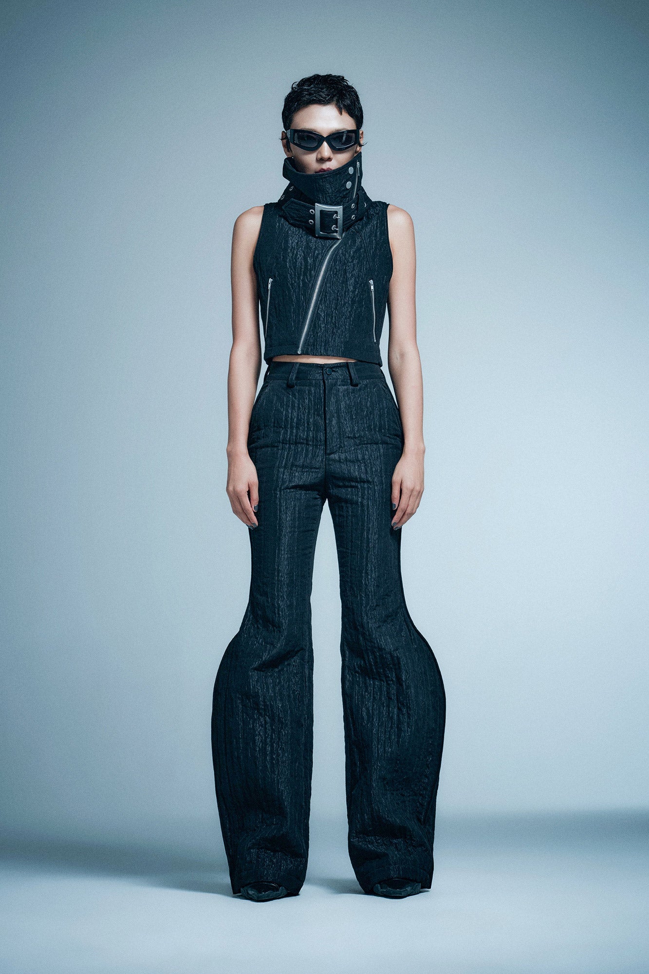 Stand up collar buckle sleeveless vest