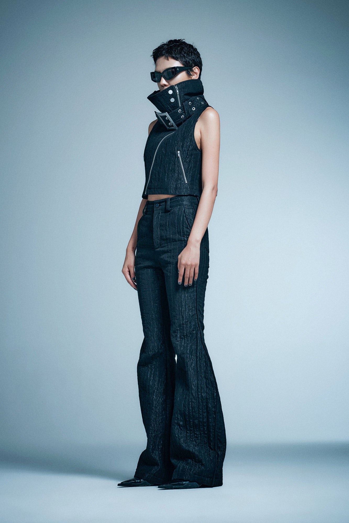 Stand up collar buckle sleeveless vest
