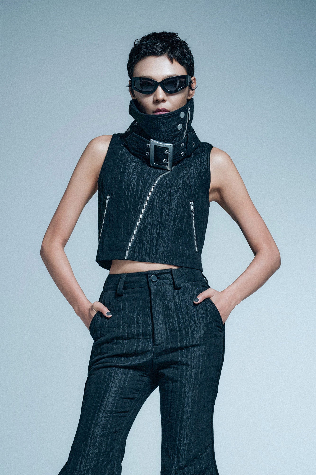 Stand up collar buckle sleeveless vest